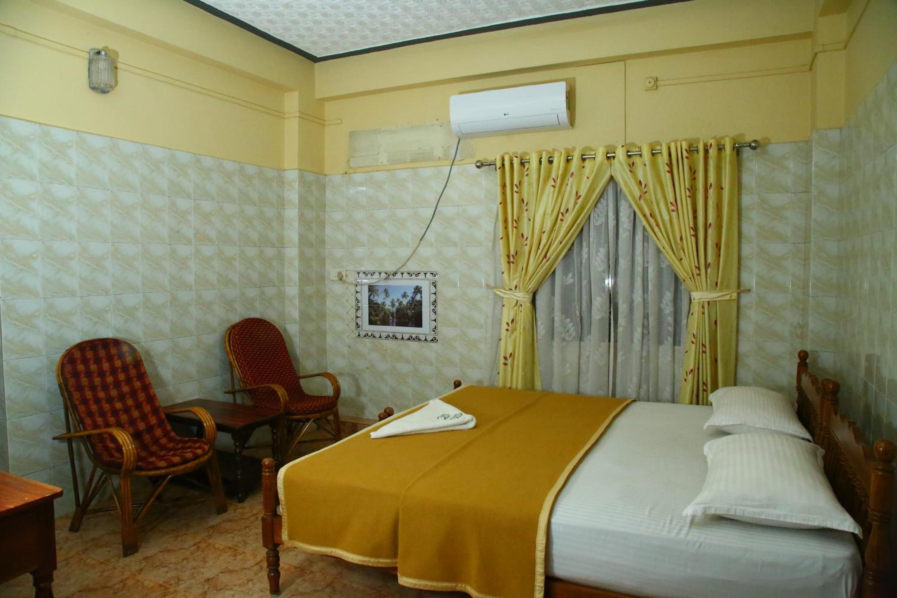 Deluxe Room - AC - Photo 1