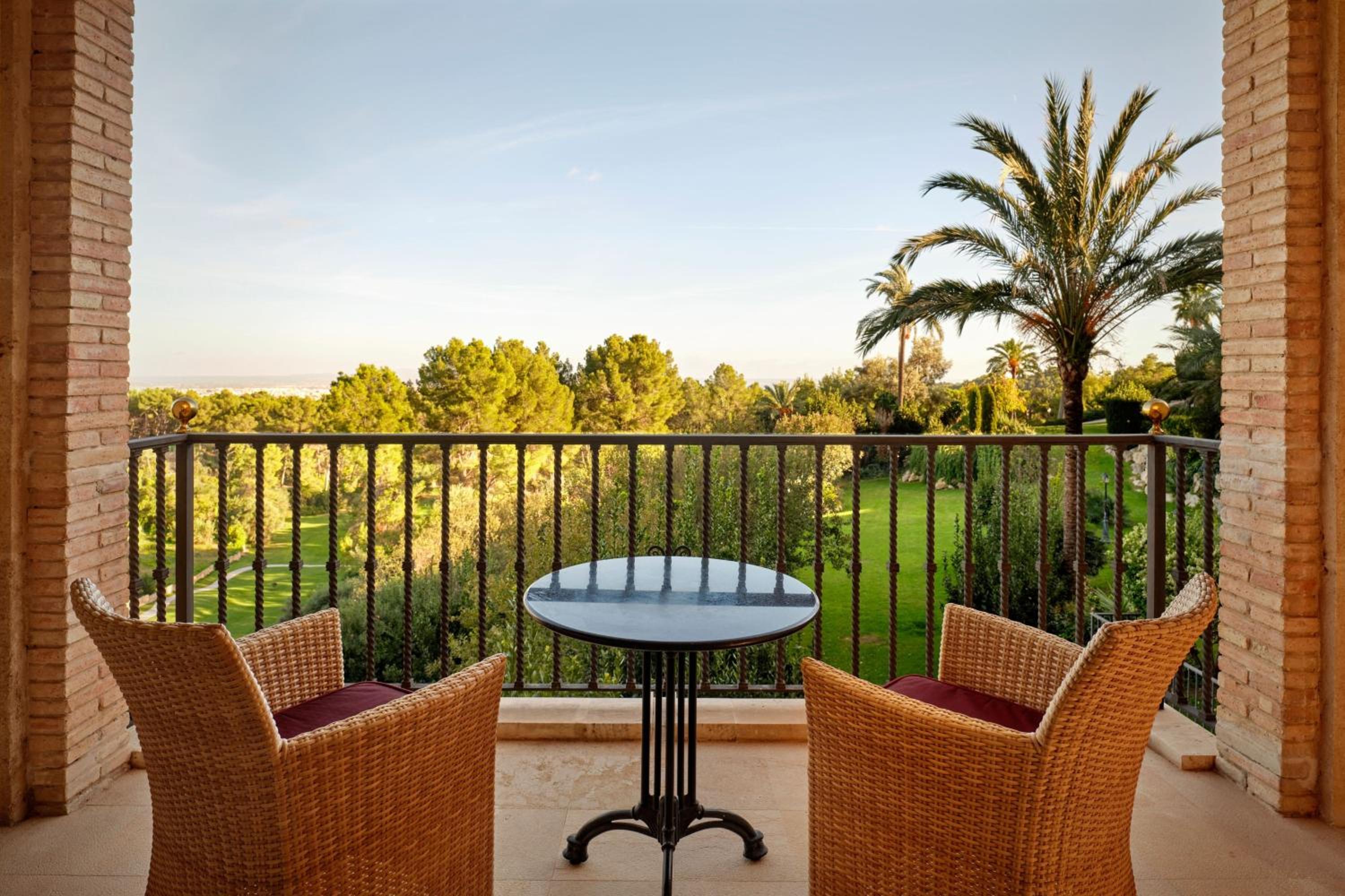 Deluxe Terrace Double Room with Balcony and Garden View thumbnail 5