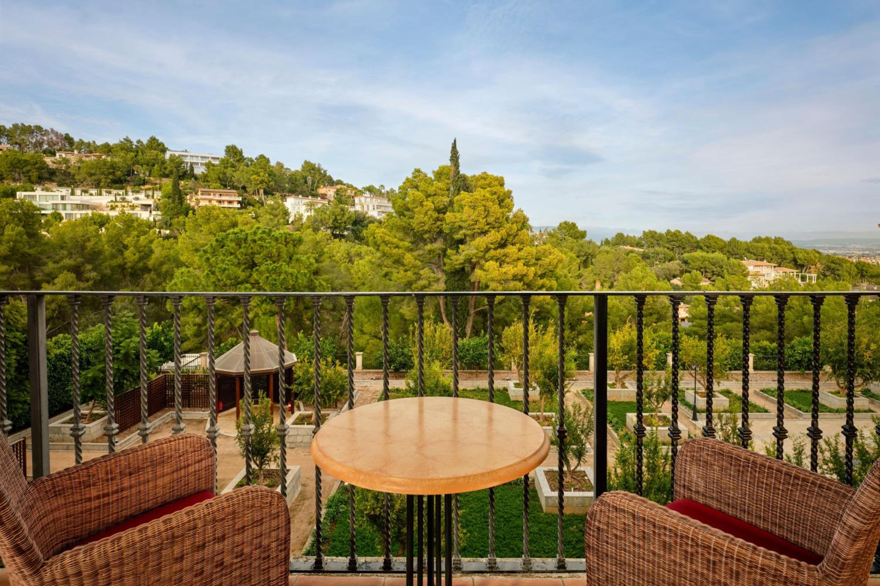 Classic Terrace Double Room with Balcony and Garden View thumbnail 5