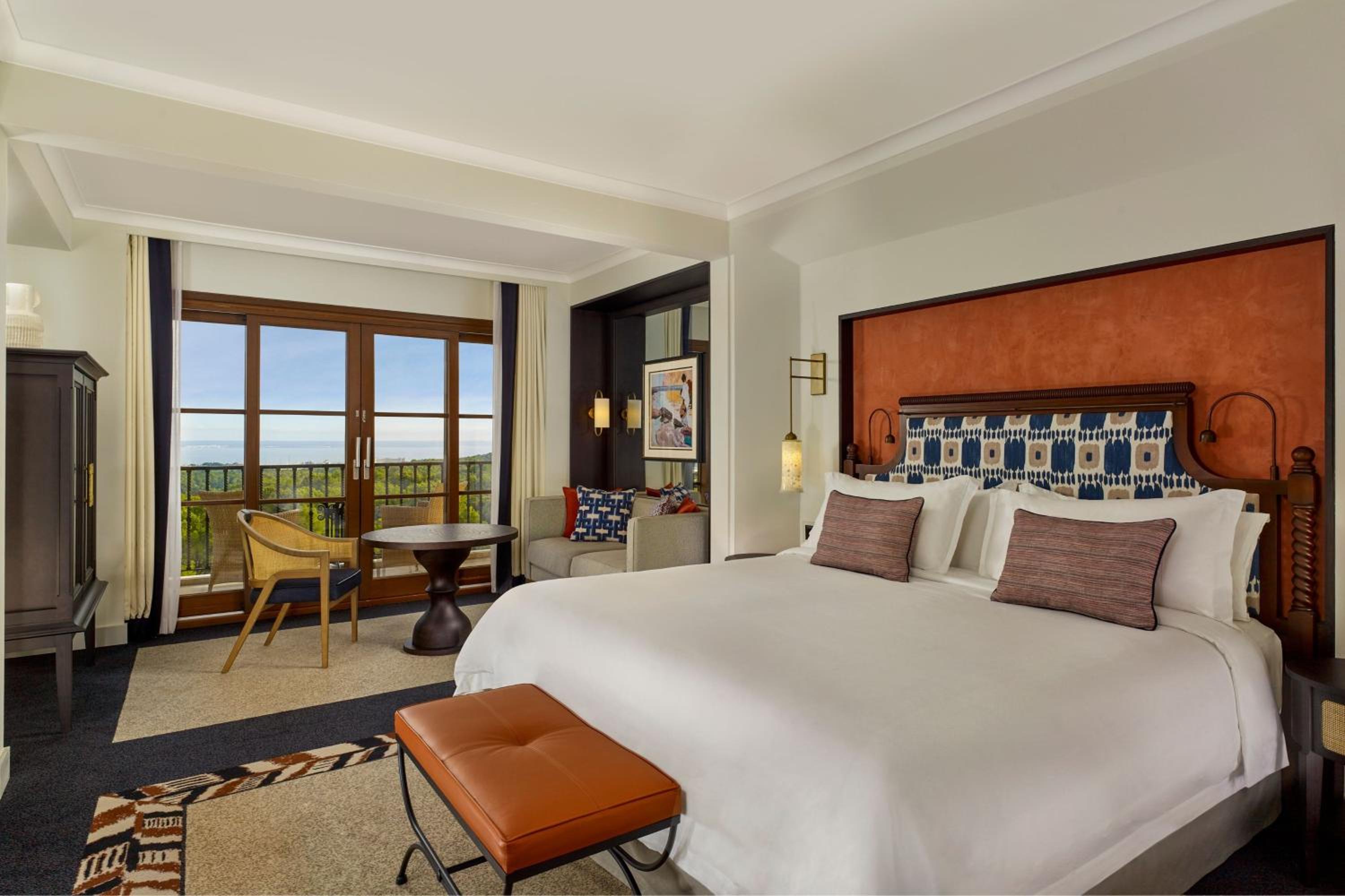 Grand Deluxe King Room with Balcony