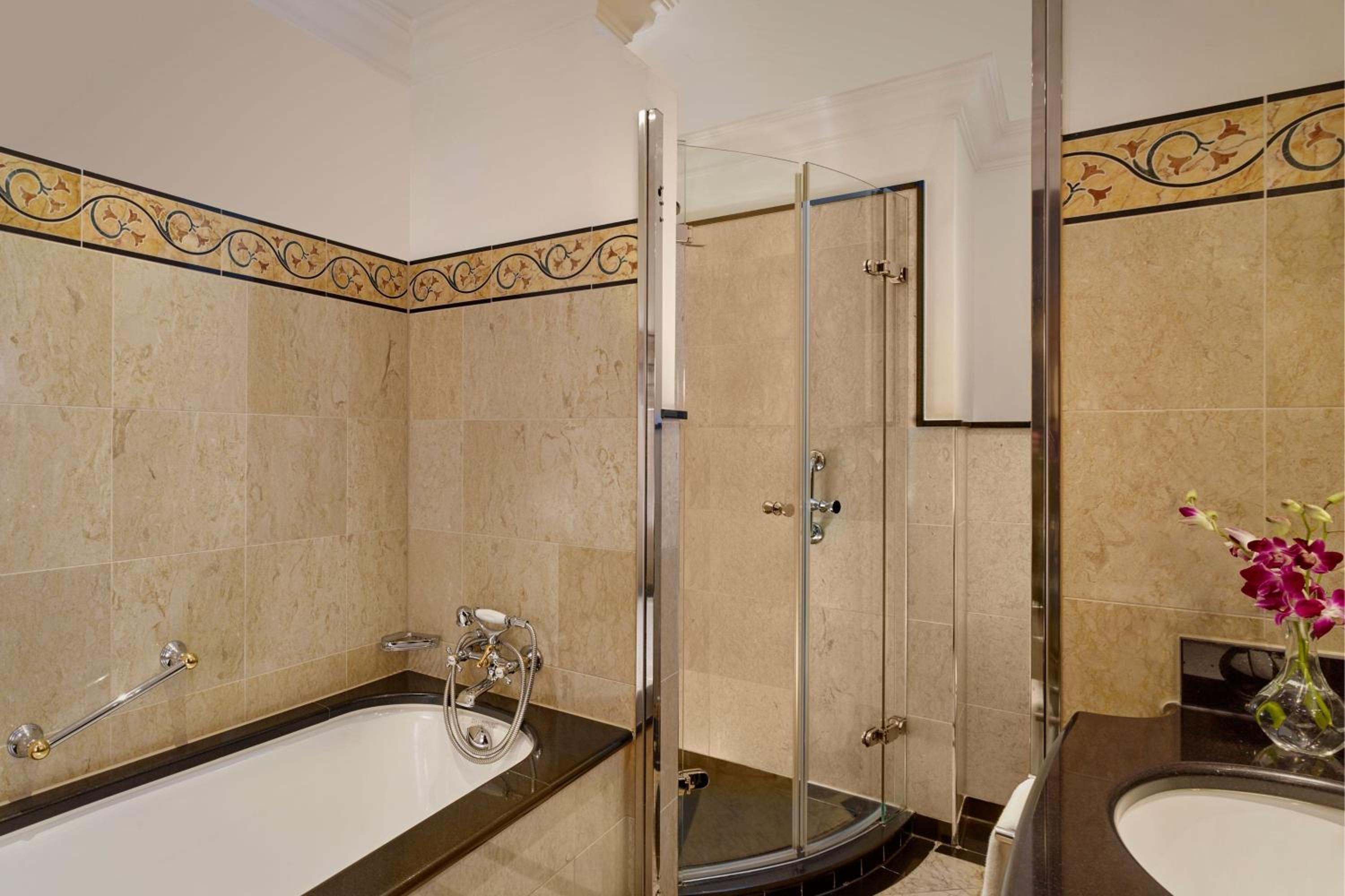 Classic Terrace Double Room with Balcony and Garden View thumbnail 6