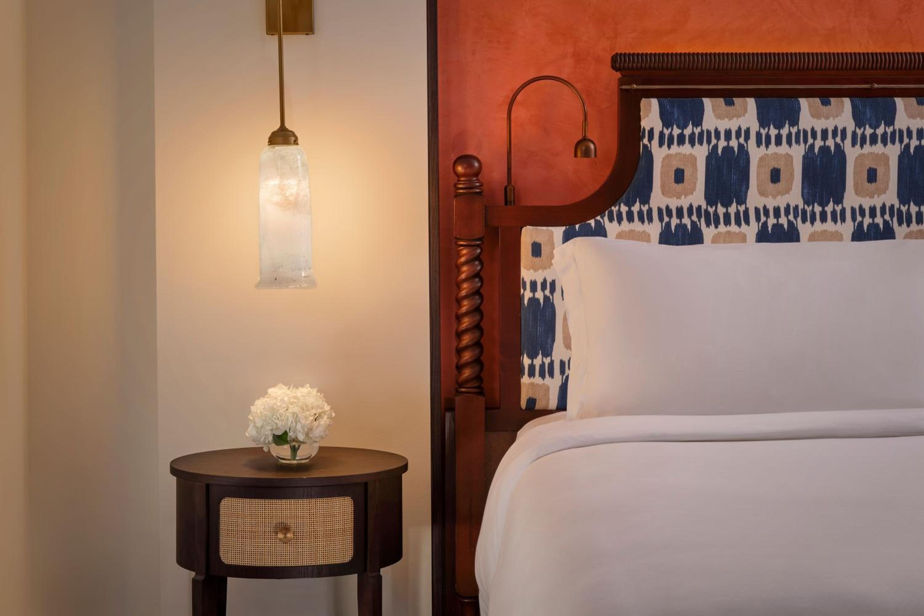 Classic Queen Room with Garden View