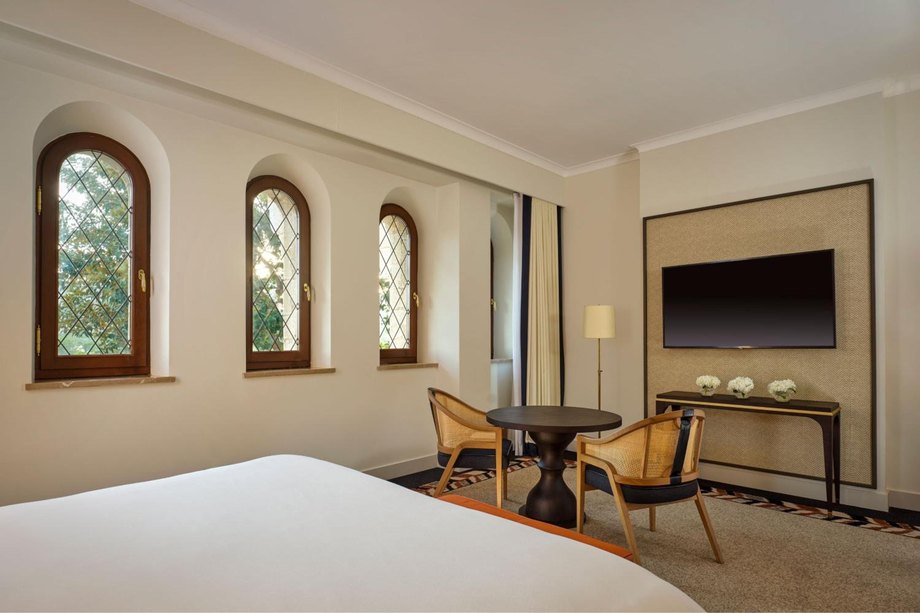 Classic Queen Room with Garden View thumbnail 5