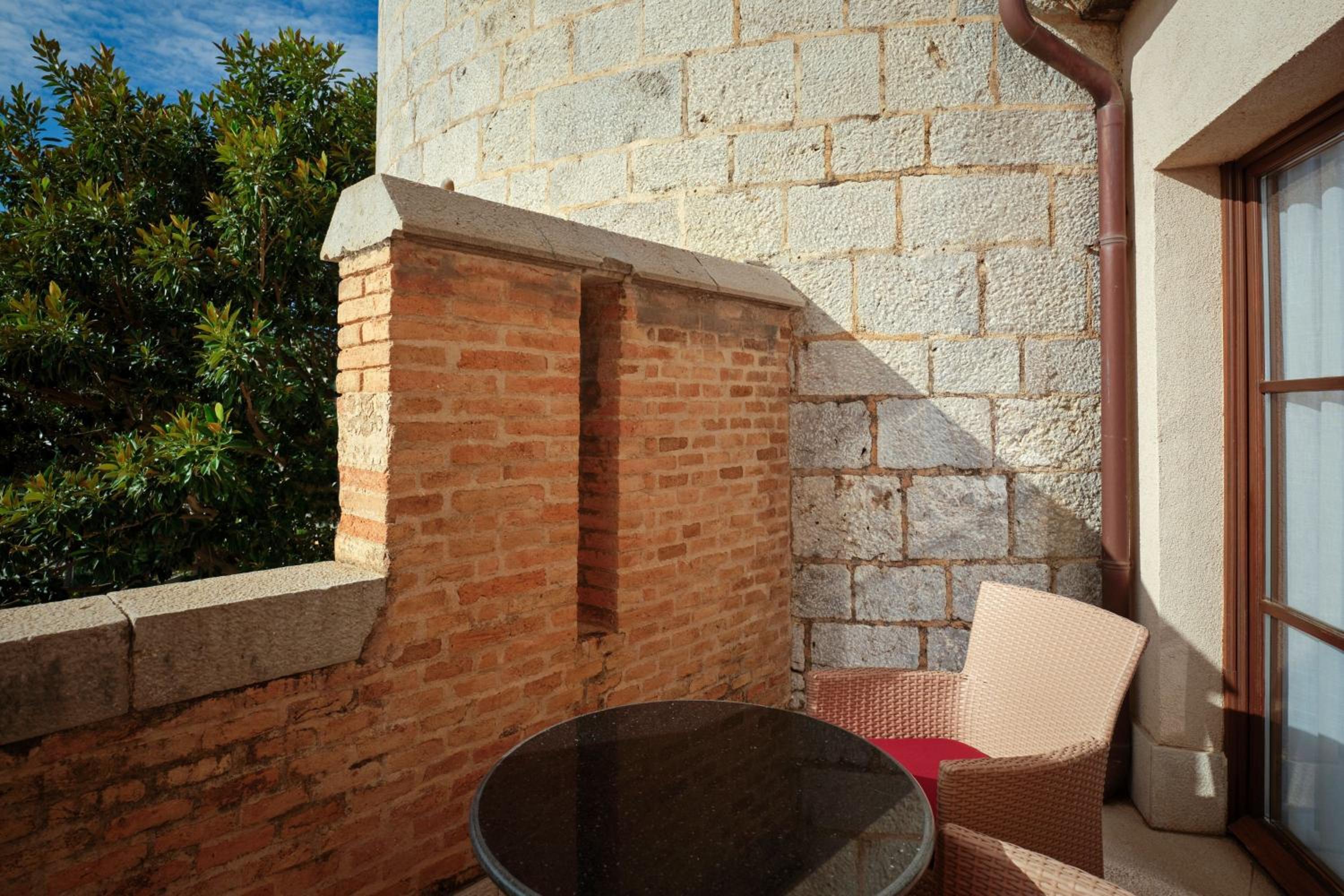 Classic Suite with Balcony and Resort View - Photo 14