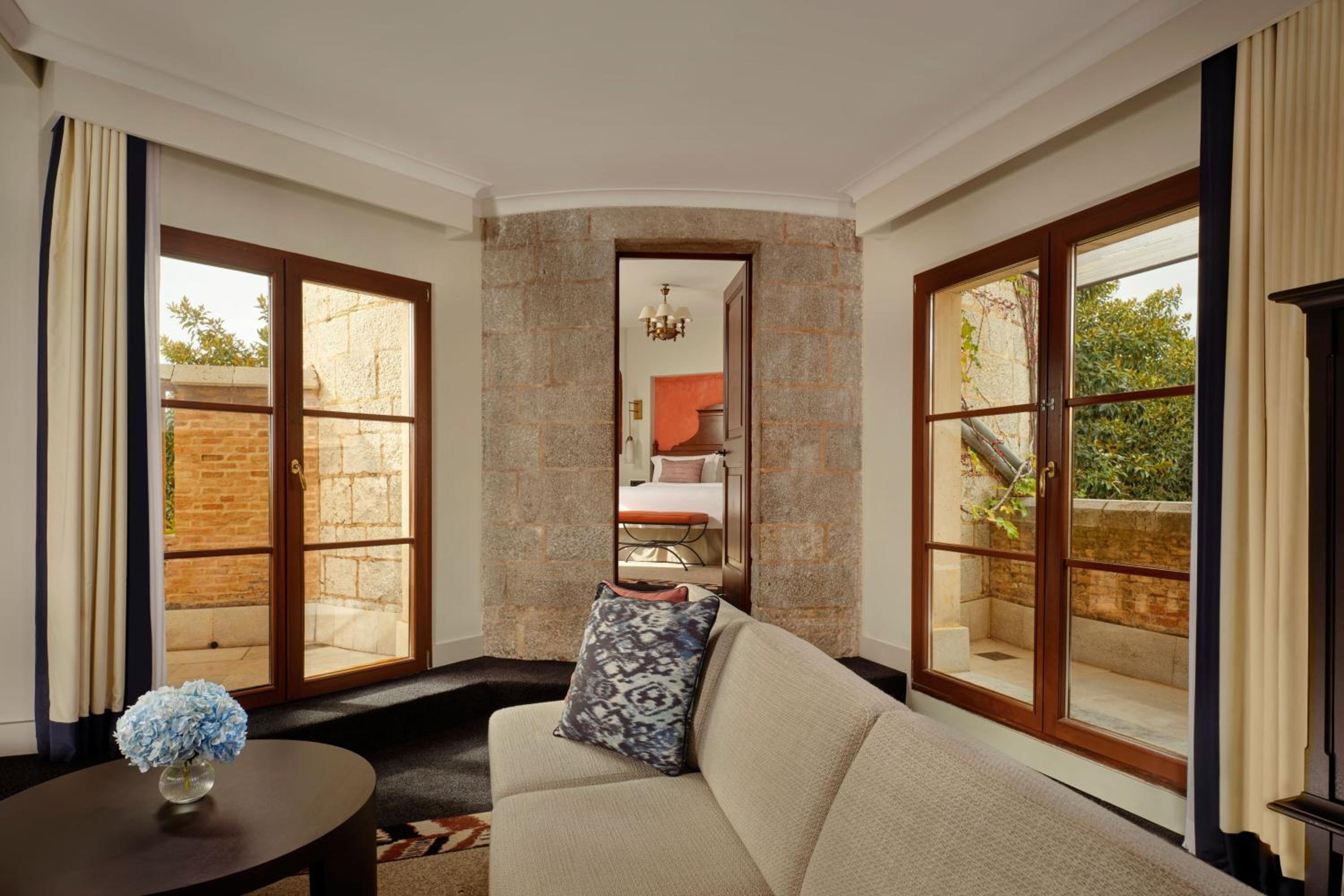 Classic Suite with Balcony and Resort View - Photo 9