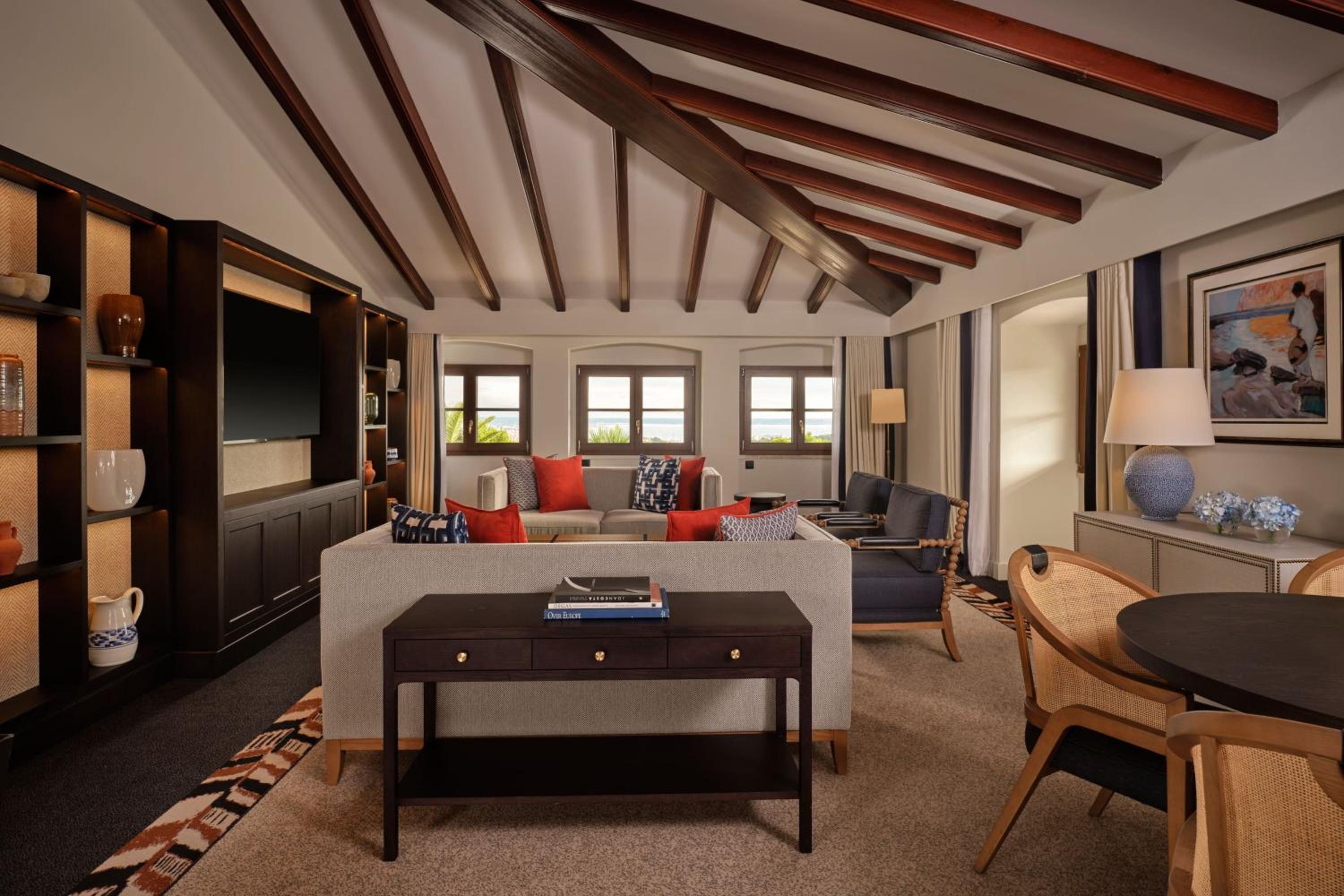 Classic Suite with Balcony and Resort View - Photo 7