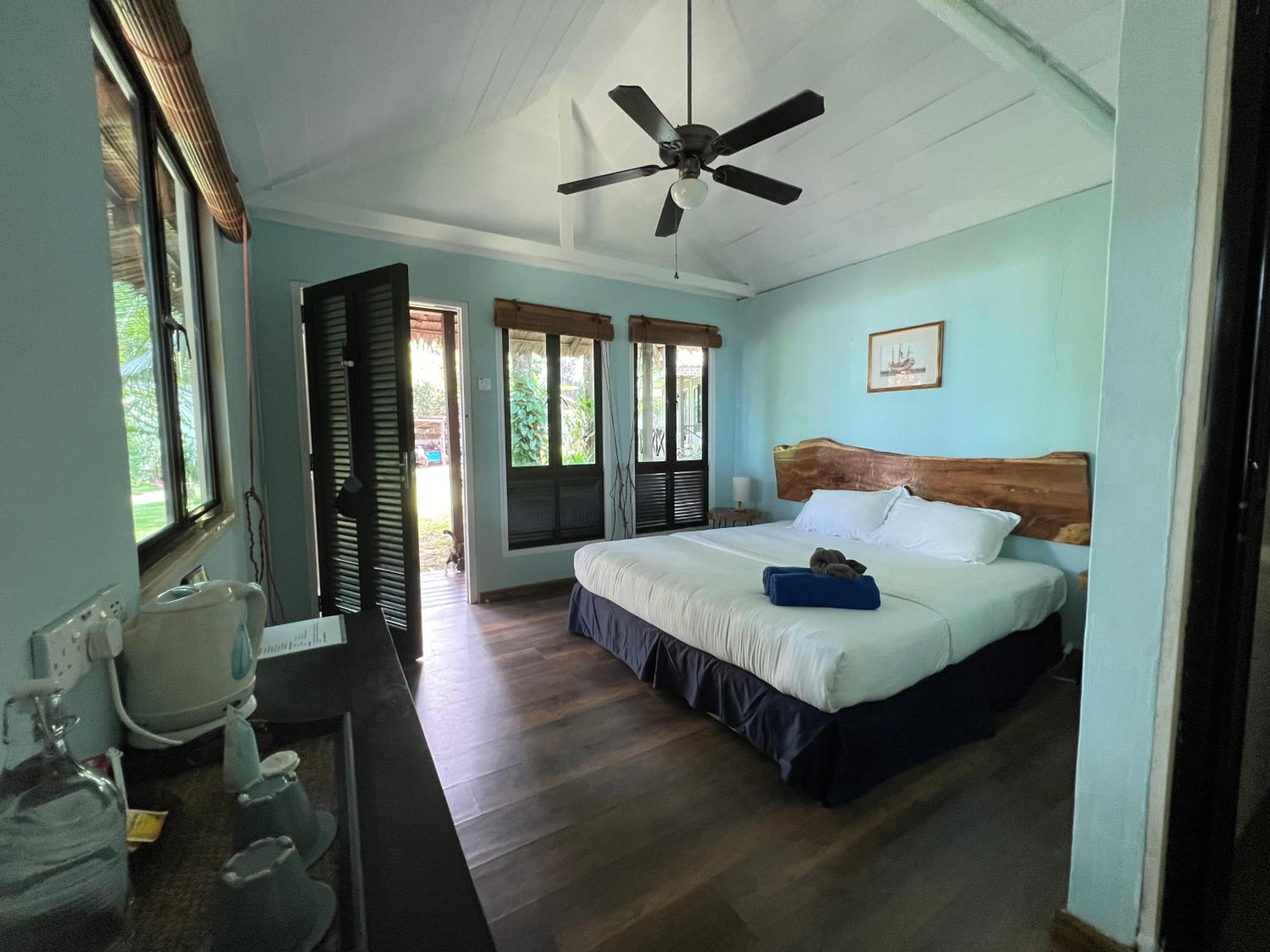 Deluxe Queen Room with Garden View
