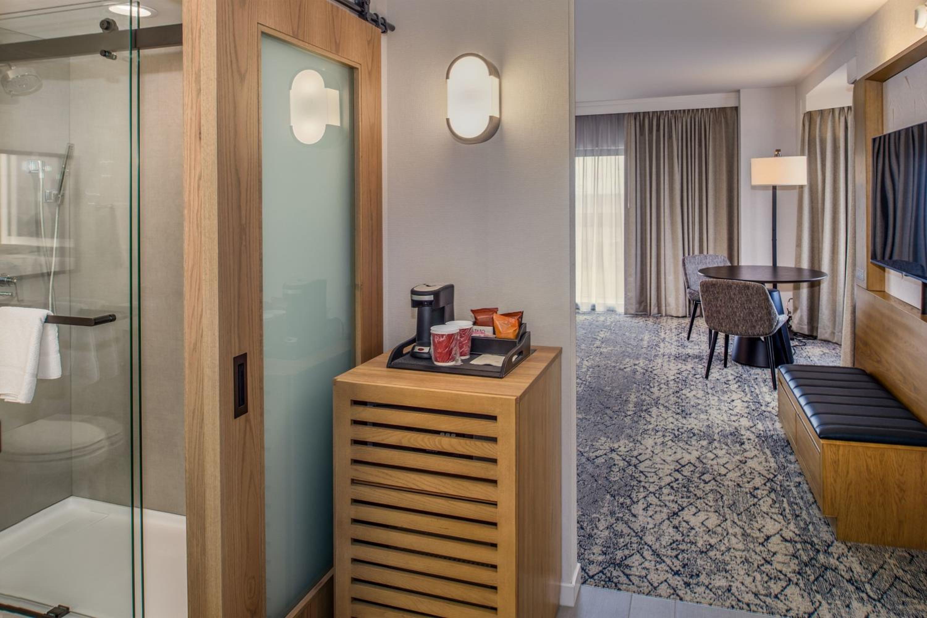 Guest Room, 1 King - Photo 12