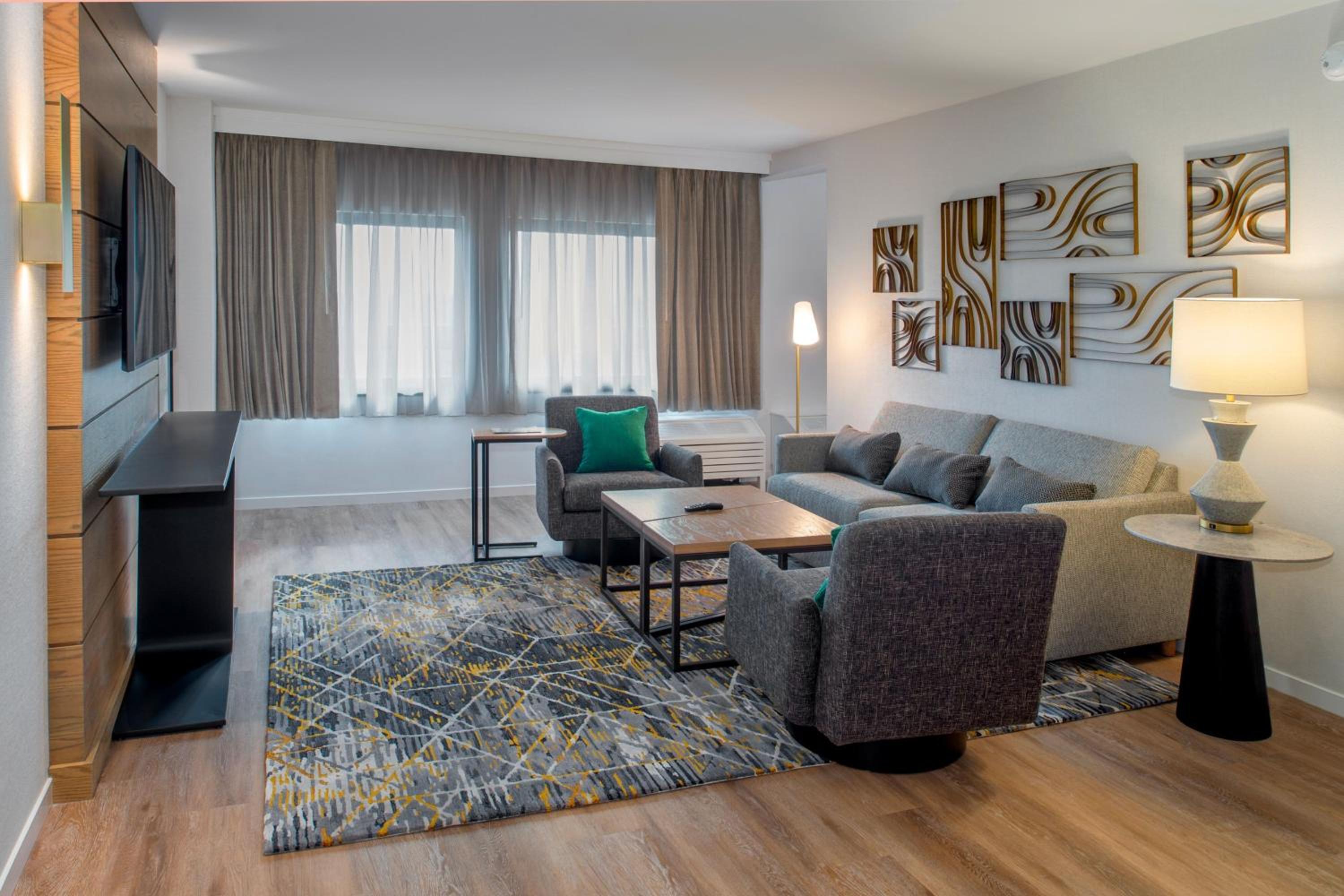 Suite, 1 King - Photo 15