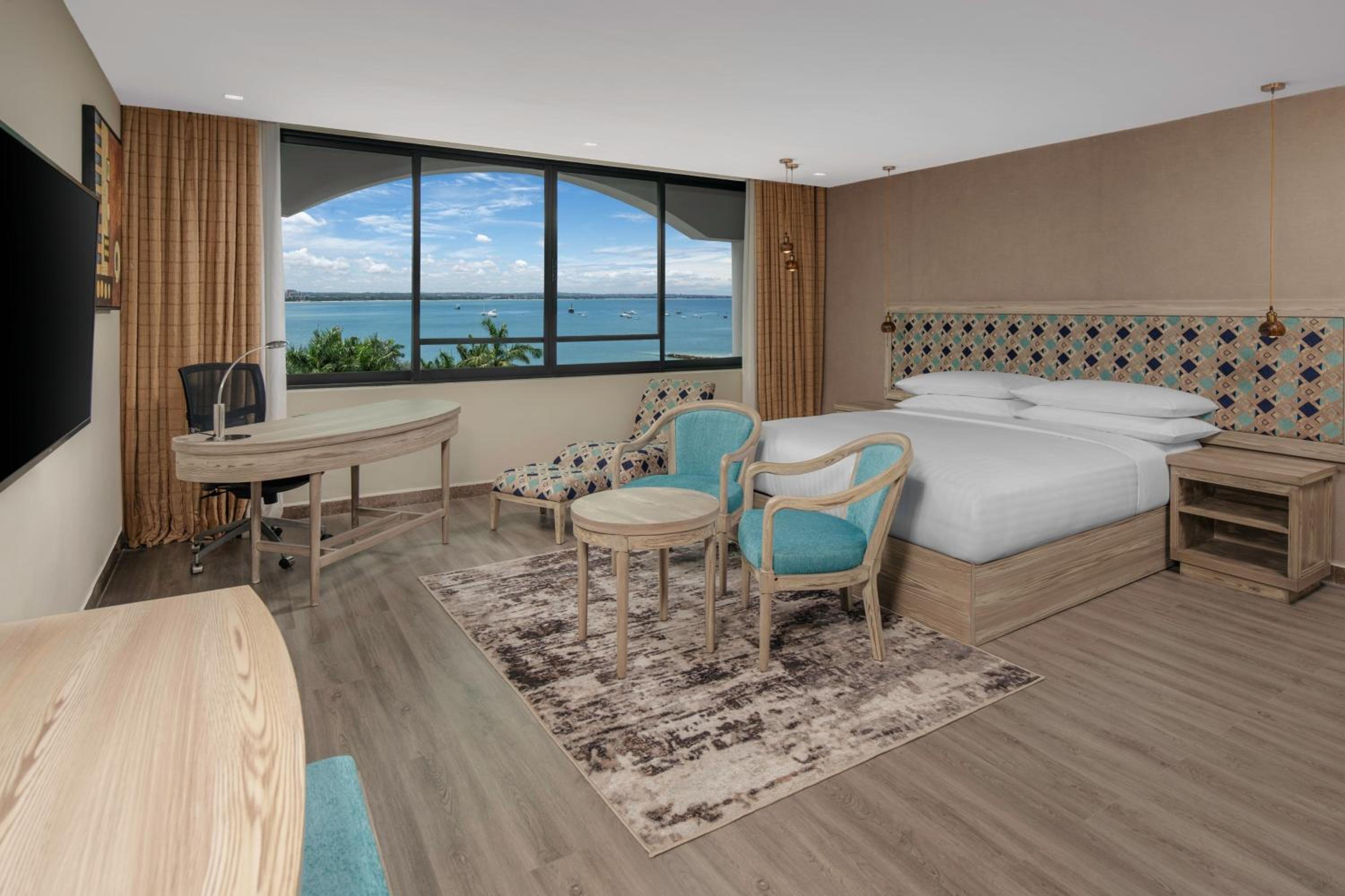 Deluxe King Room with Ocean View - Photo 3