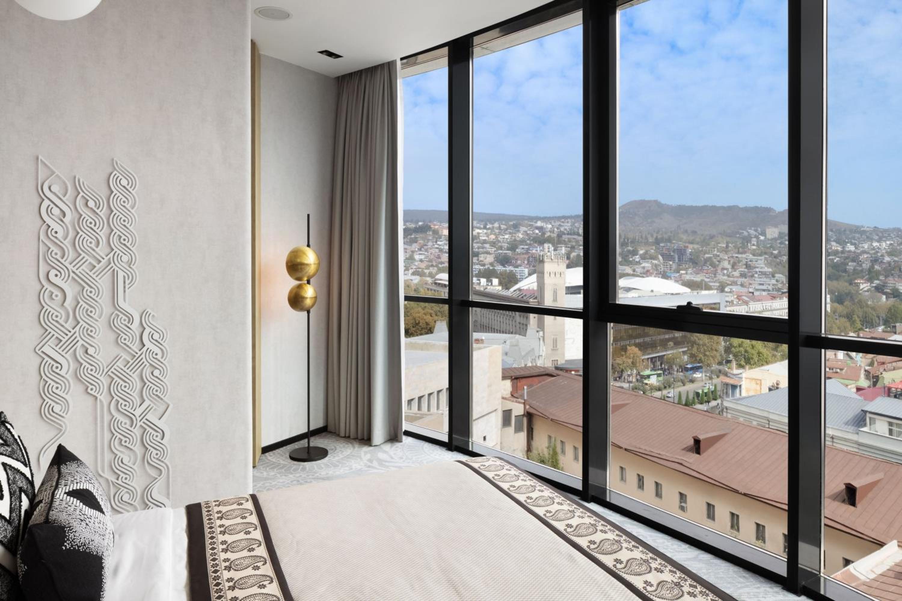 Premium One-Bedroom Suite with Executive Lounge Access - Photo 3