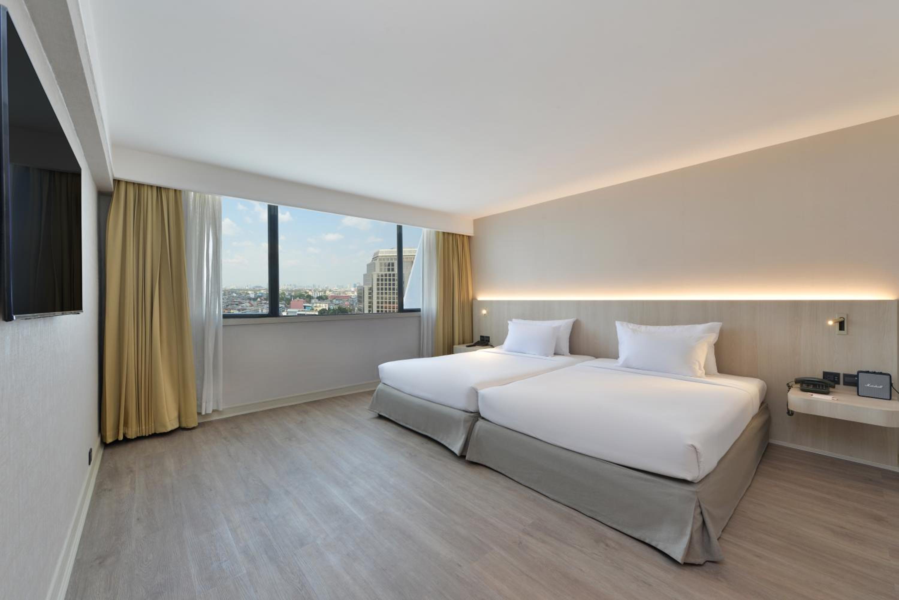 Deluxe Suite