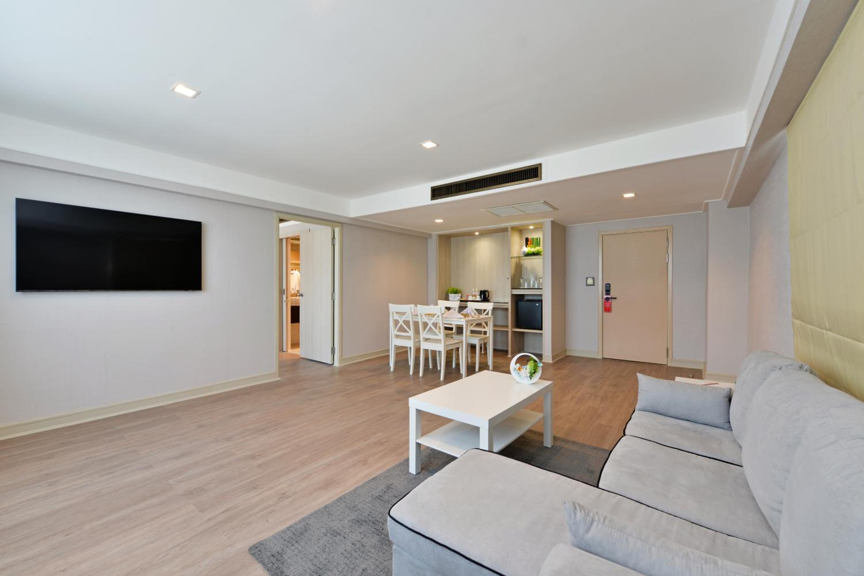 Deluxe Suite