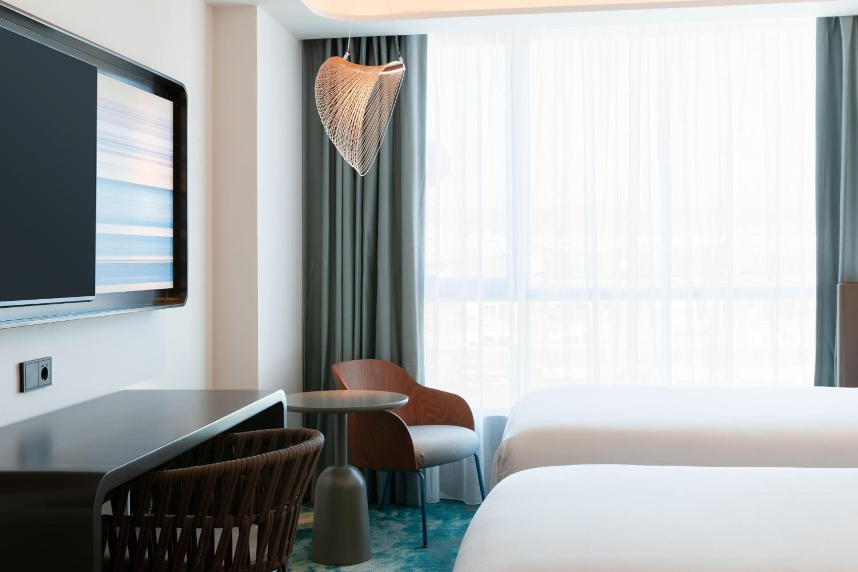 Standard Twin Room thumbnail 5