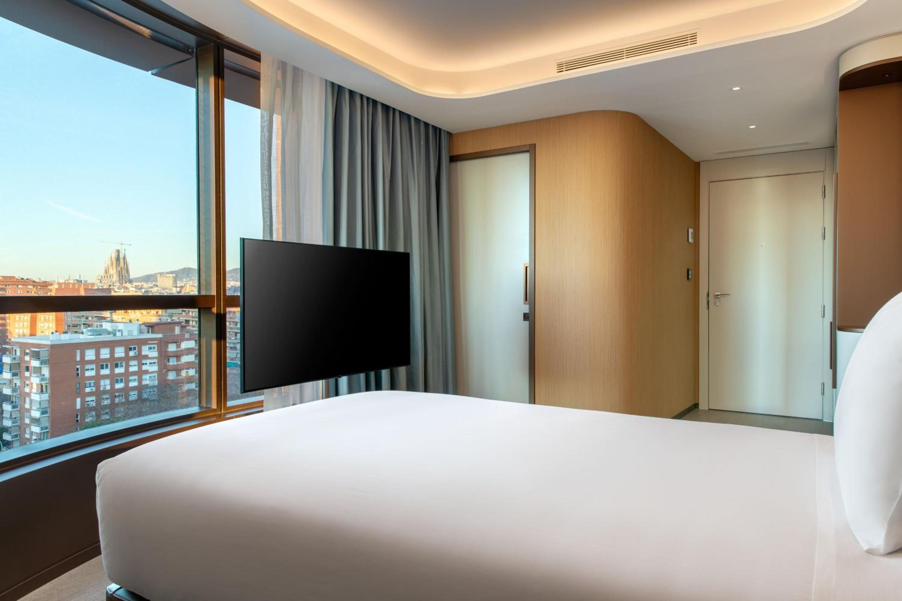 Single Room thumbnail 6