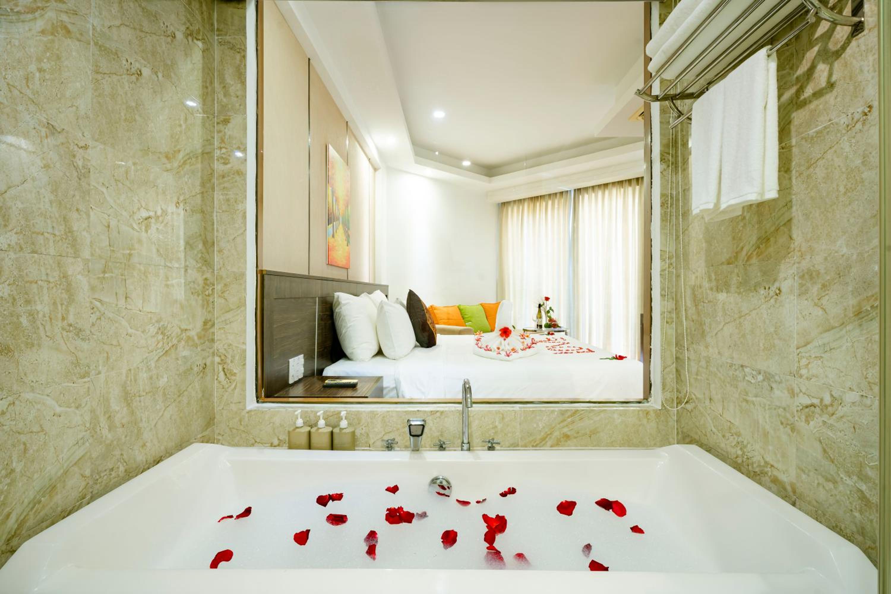 Premium Double Room with Sea View - Photo 4