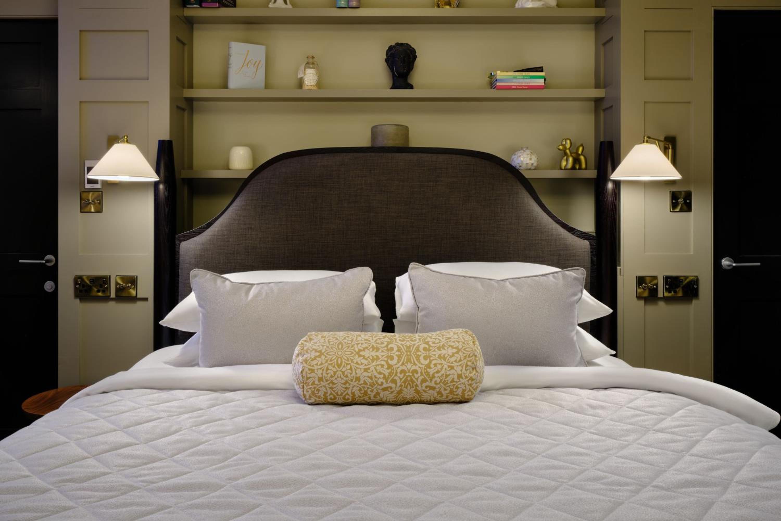Cinematography, Guest room, 1 King - Photo 4