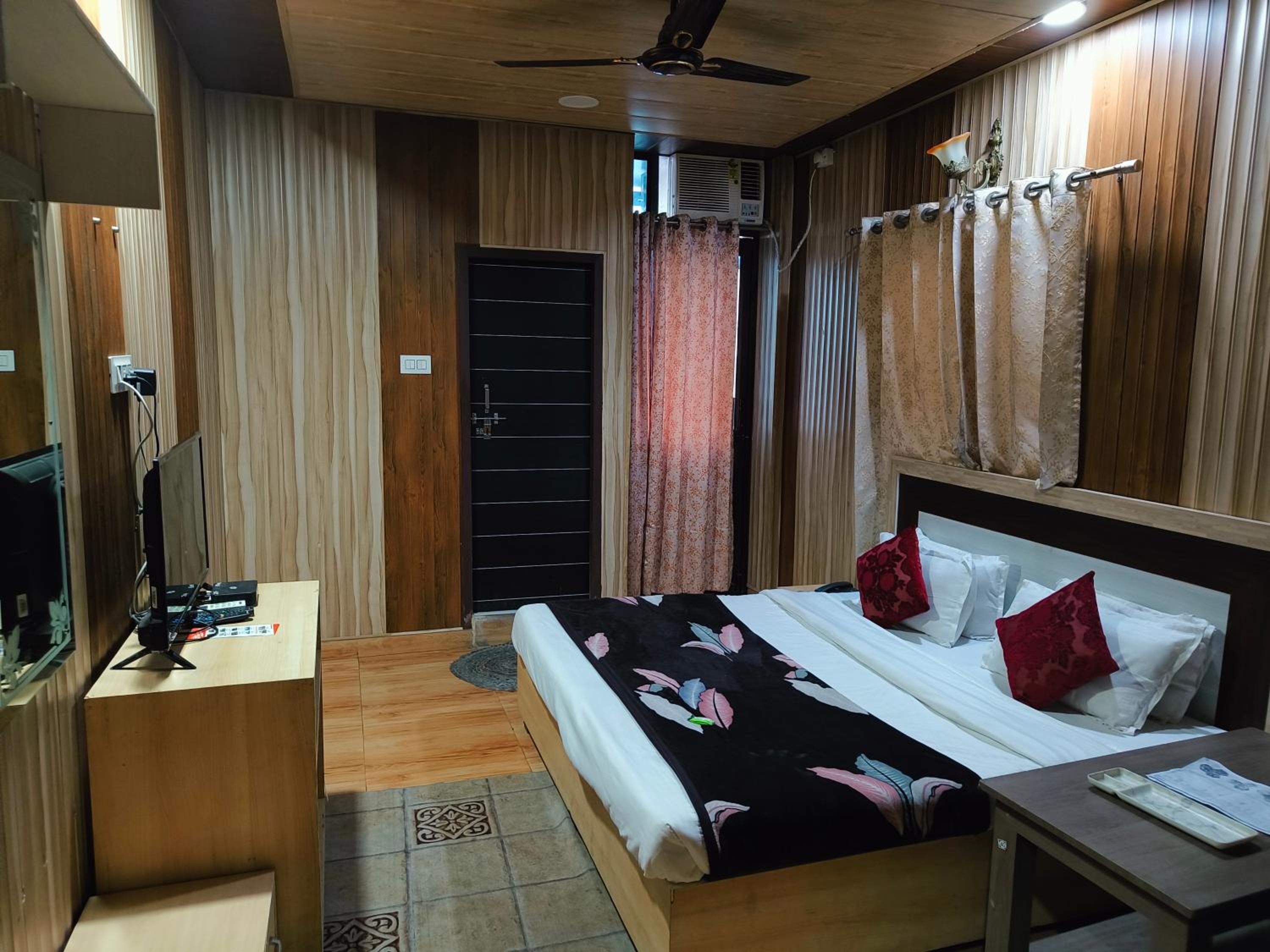 King Room With Balcony photo 2