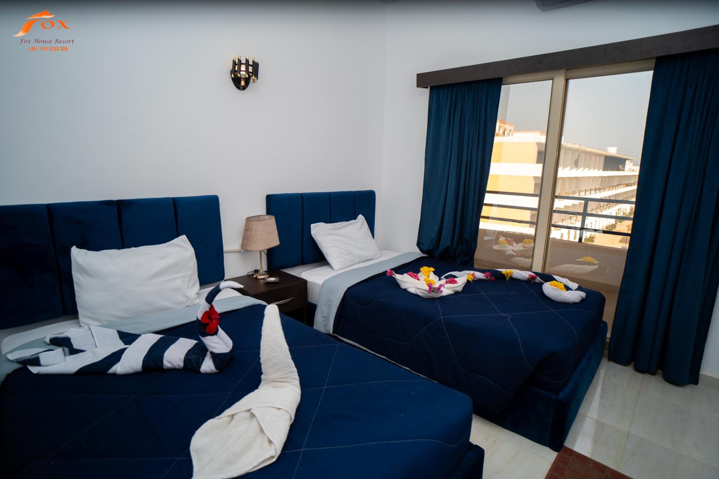 Double Room with Pool View photo 3