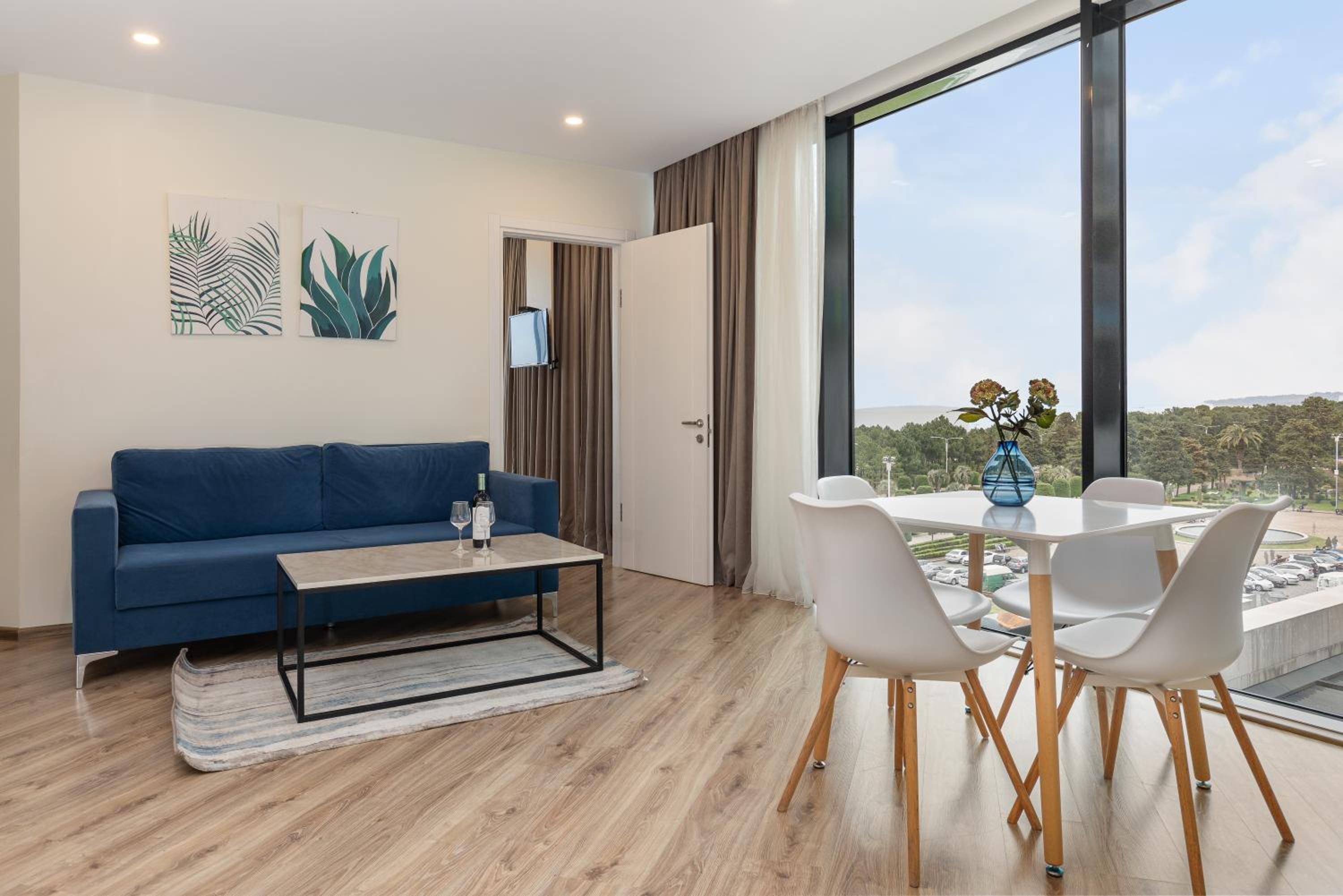 בלוויו רזידנס סוויטס בטומי — Superior Suite with Sea View
