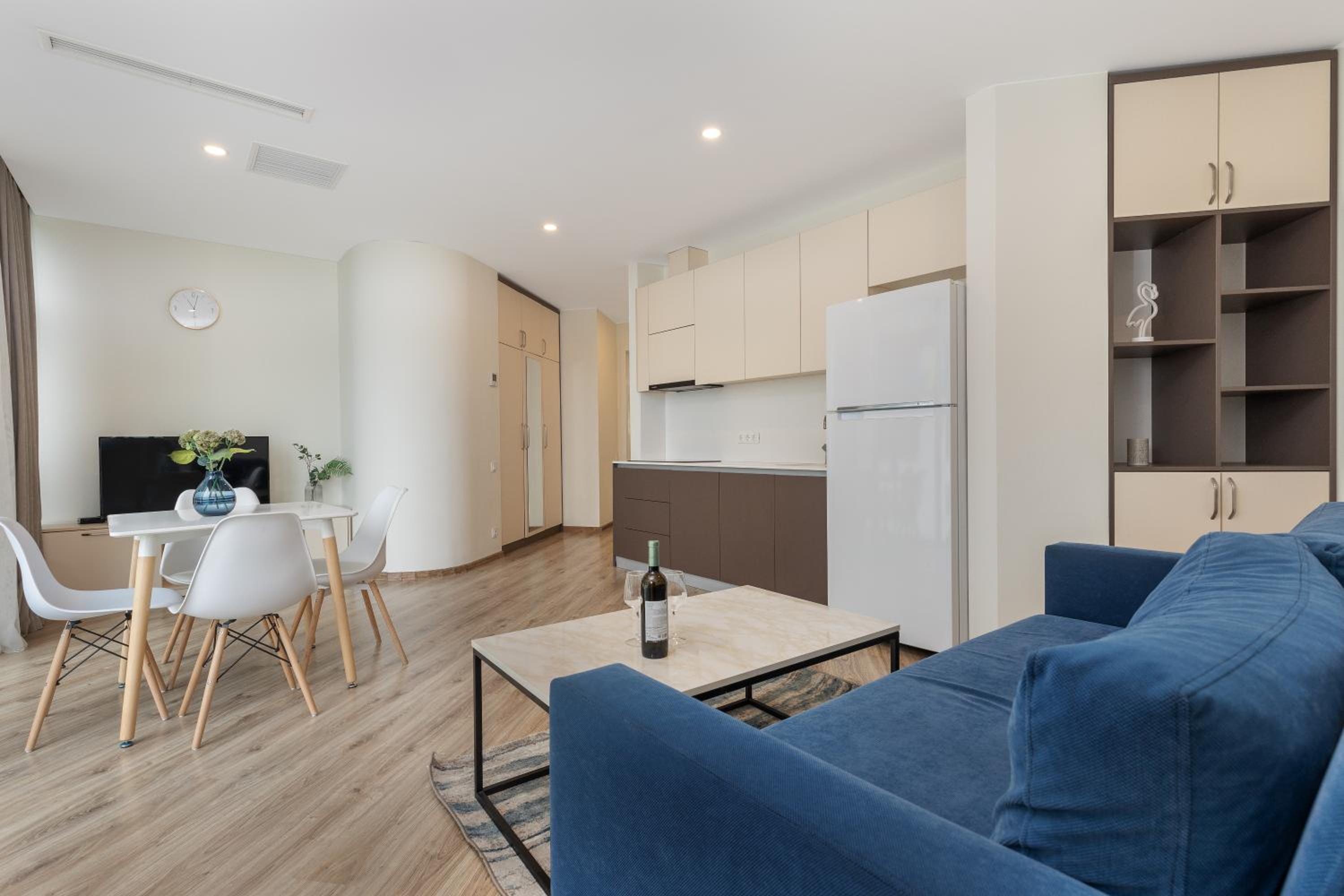 בלוויו רזידנס סוויטס בטומי — Apartment with Balcony