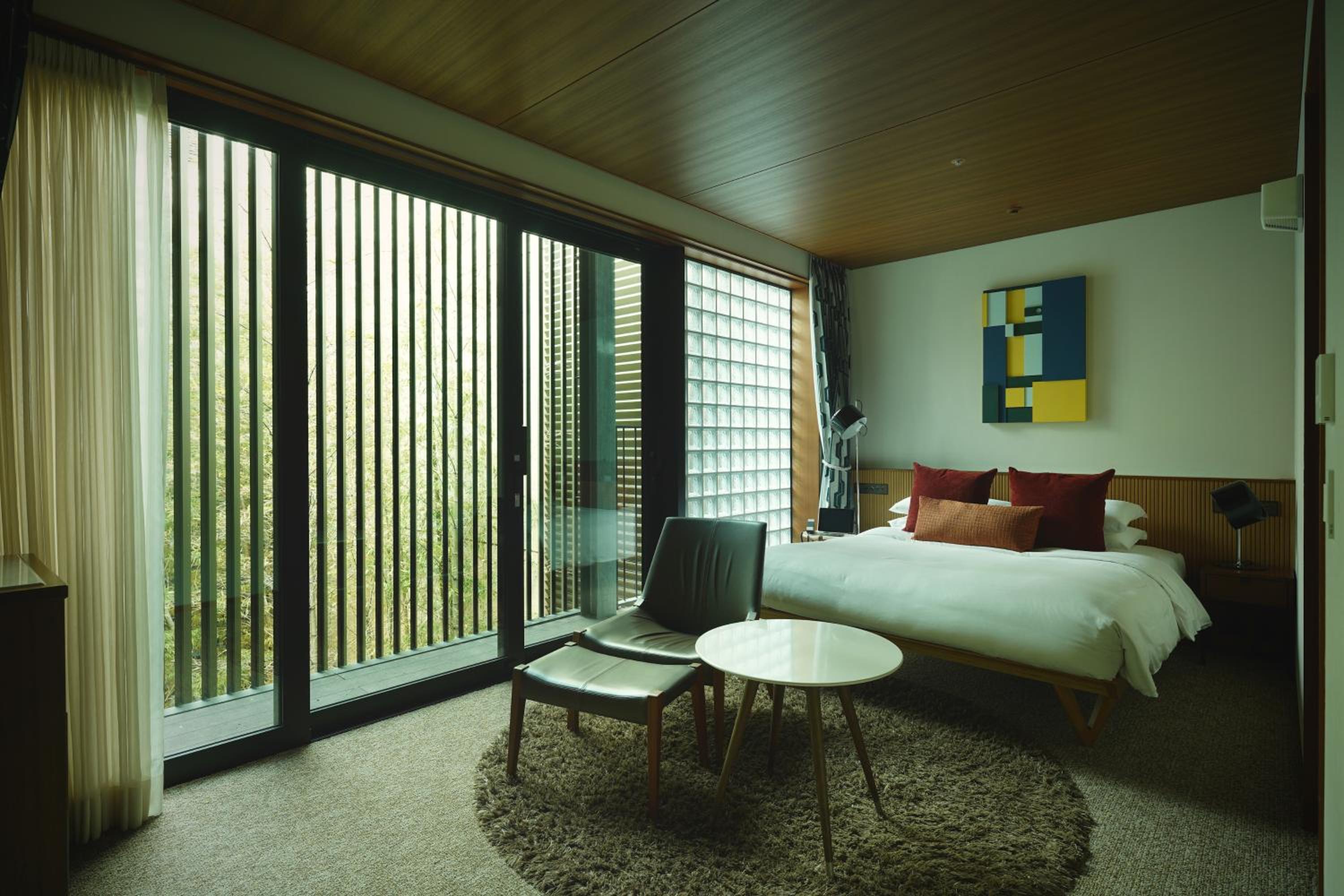 Standard Queen Room with Garden View