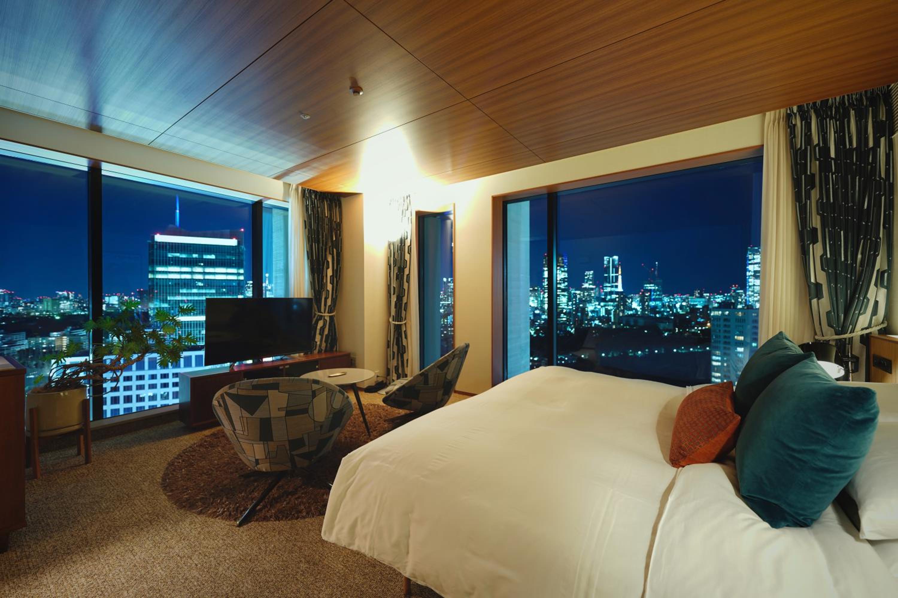 Deluxe King Room with City View