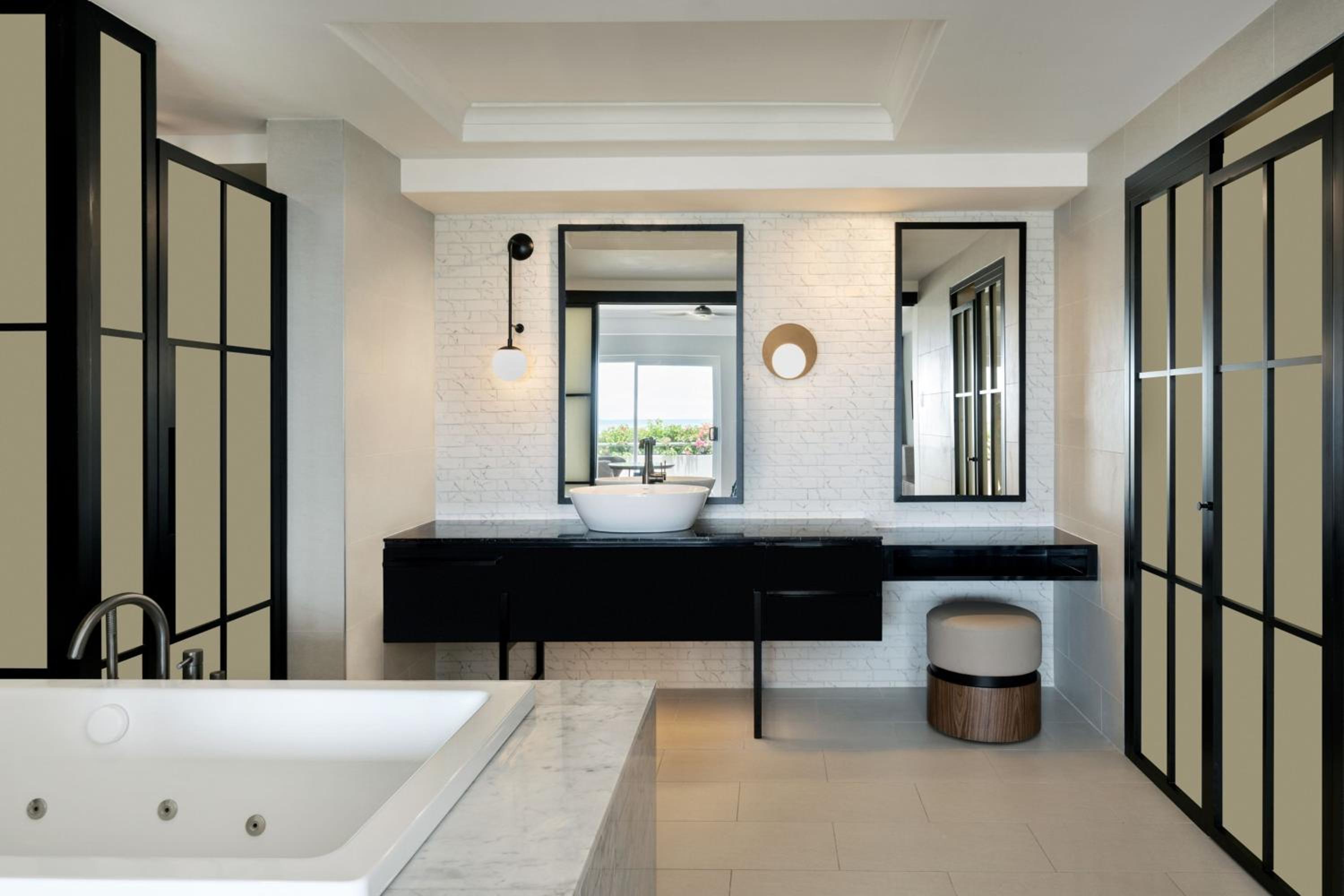 1 Bedroom Presidential Suite, 1 King, Oceanfront - Photo 6