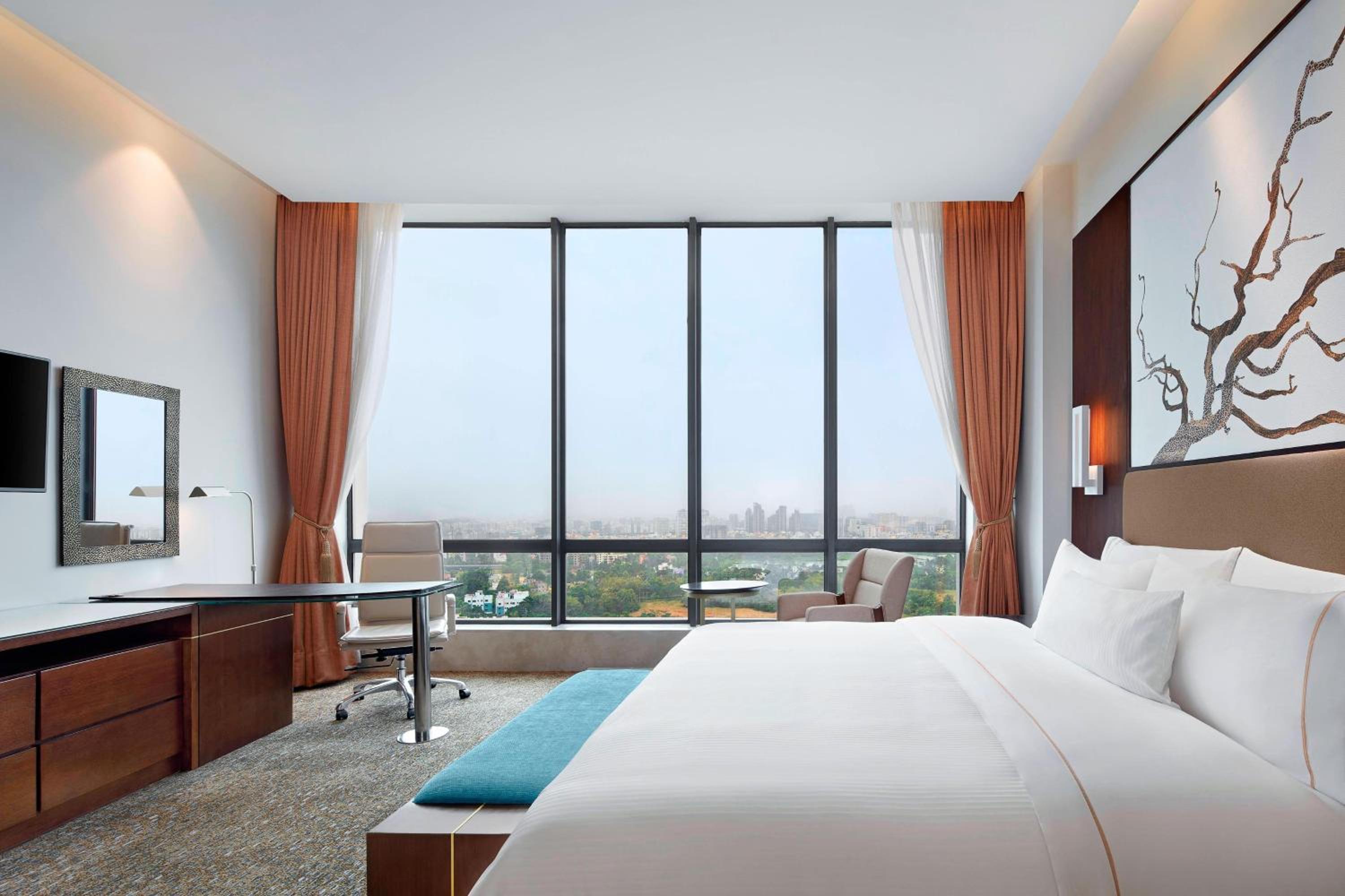Deluxe King Room with Bathtub, 20% F&B Discount & Happy Hours (1 + 1 IMFL - 4 pm to 8 pm at 31/32)