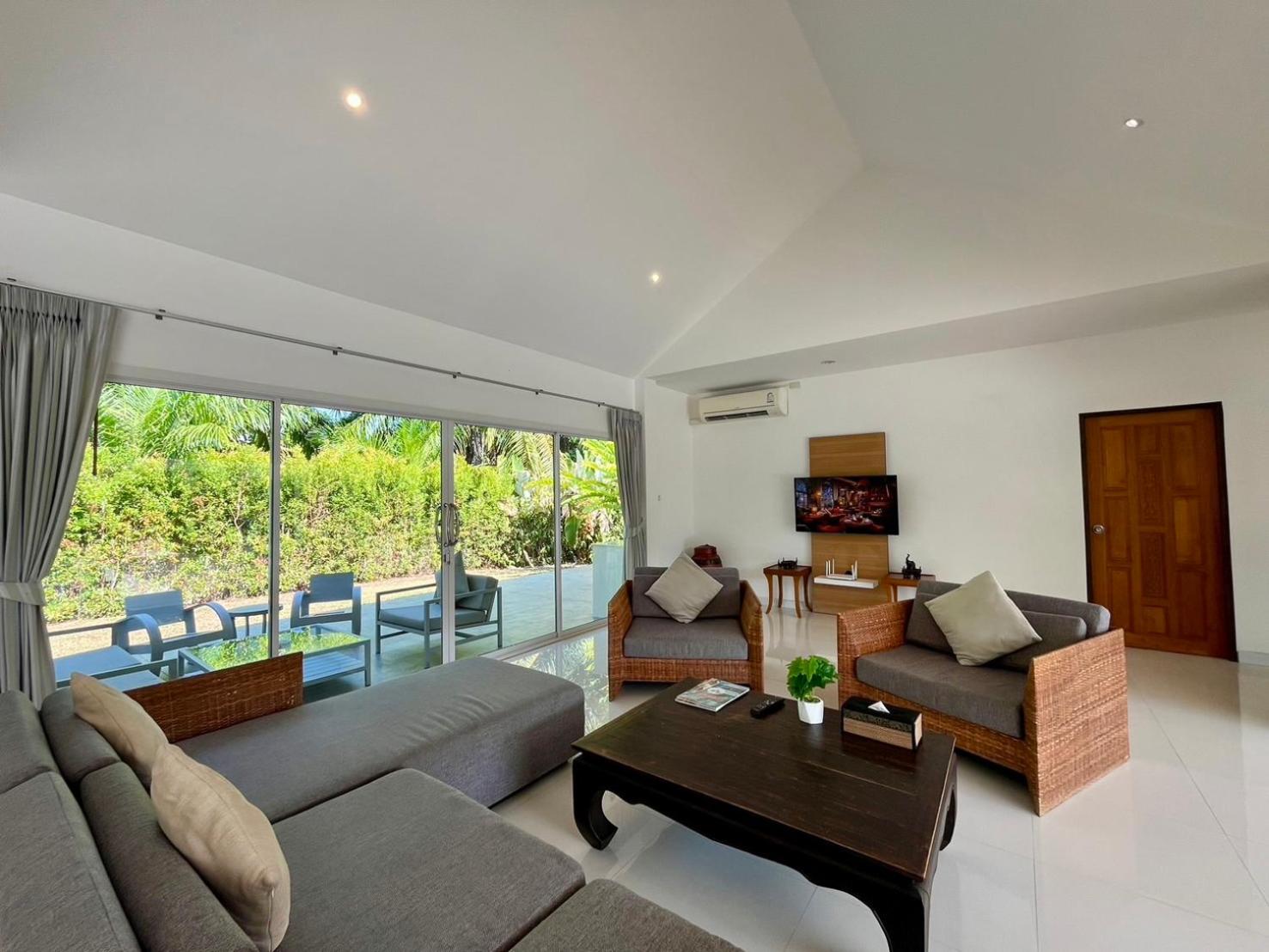 Villa with Private Pool - Photo 13