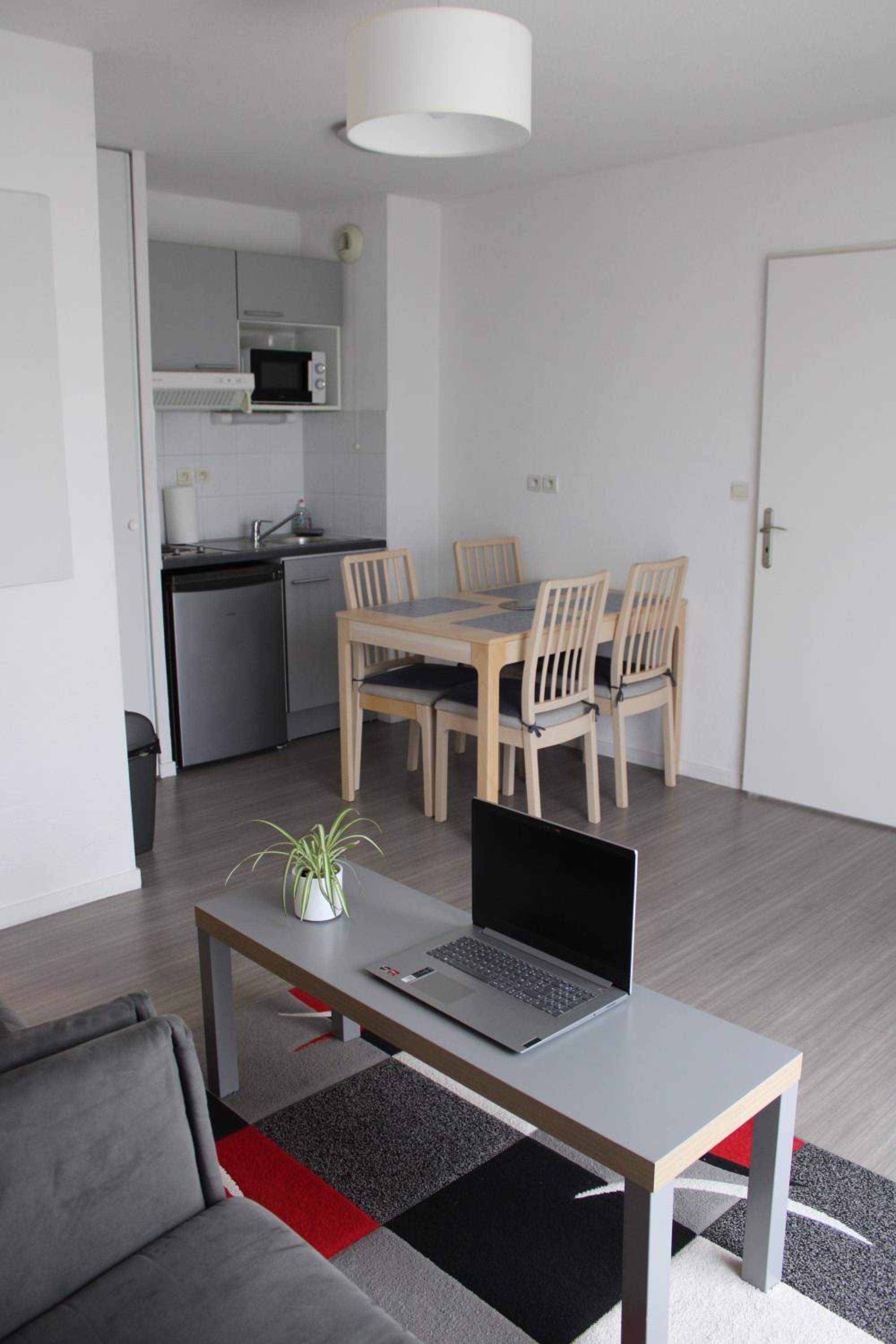 Family Apartment Twin - Photo 9