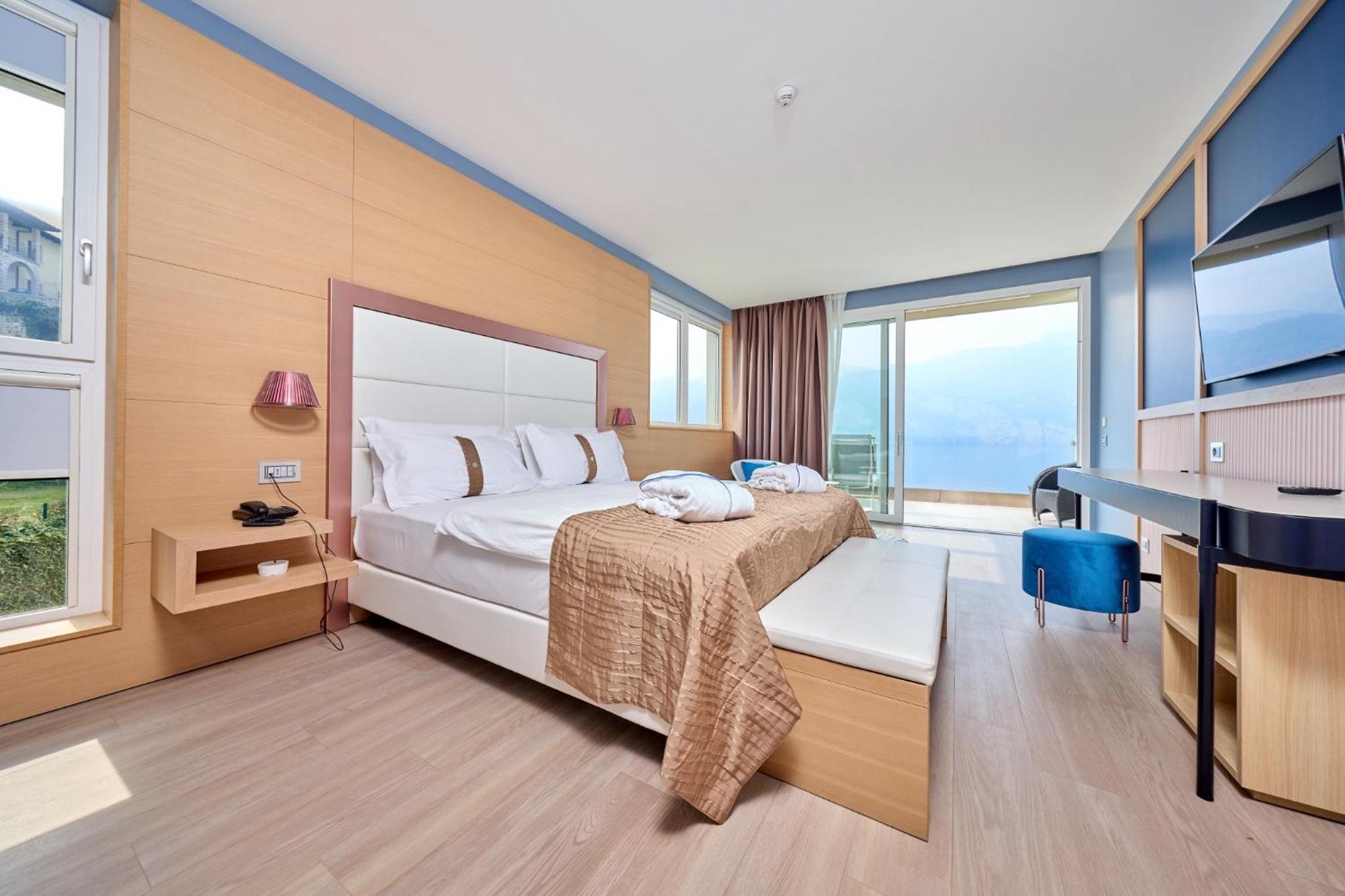 Suite with Lake View