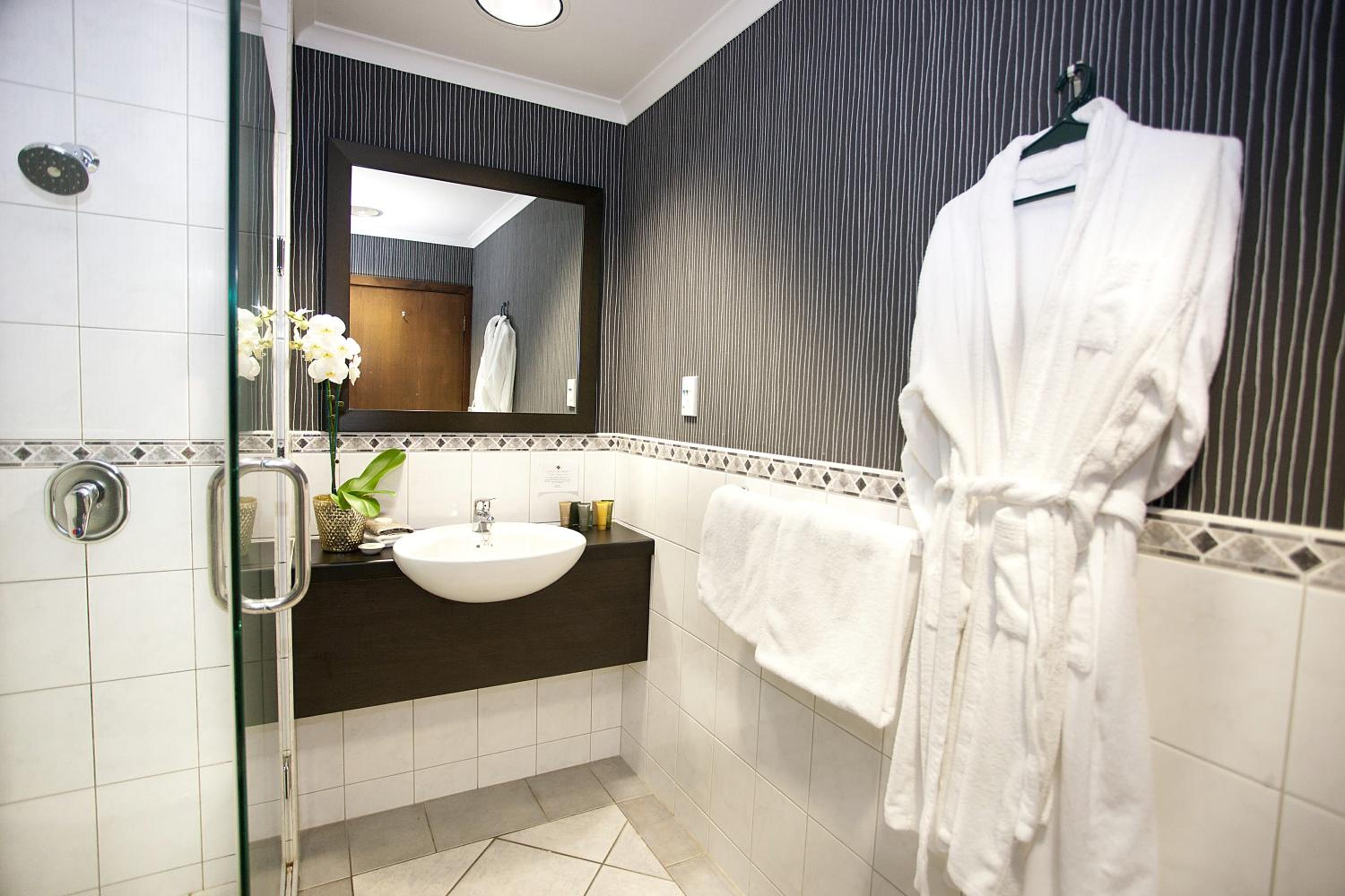 Deluxe Double Room - Photo 13