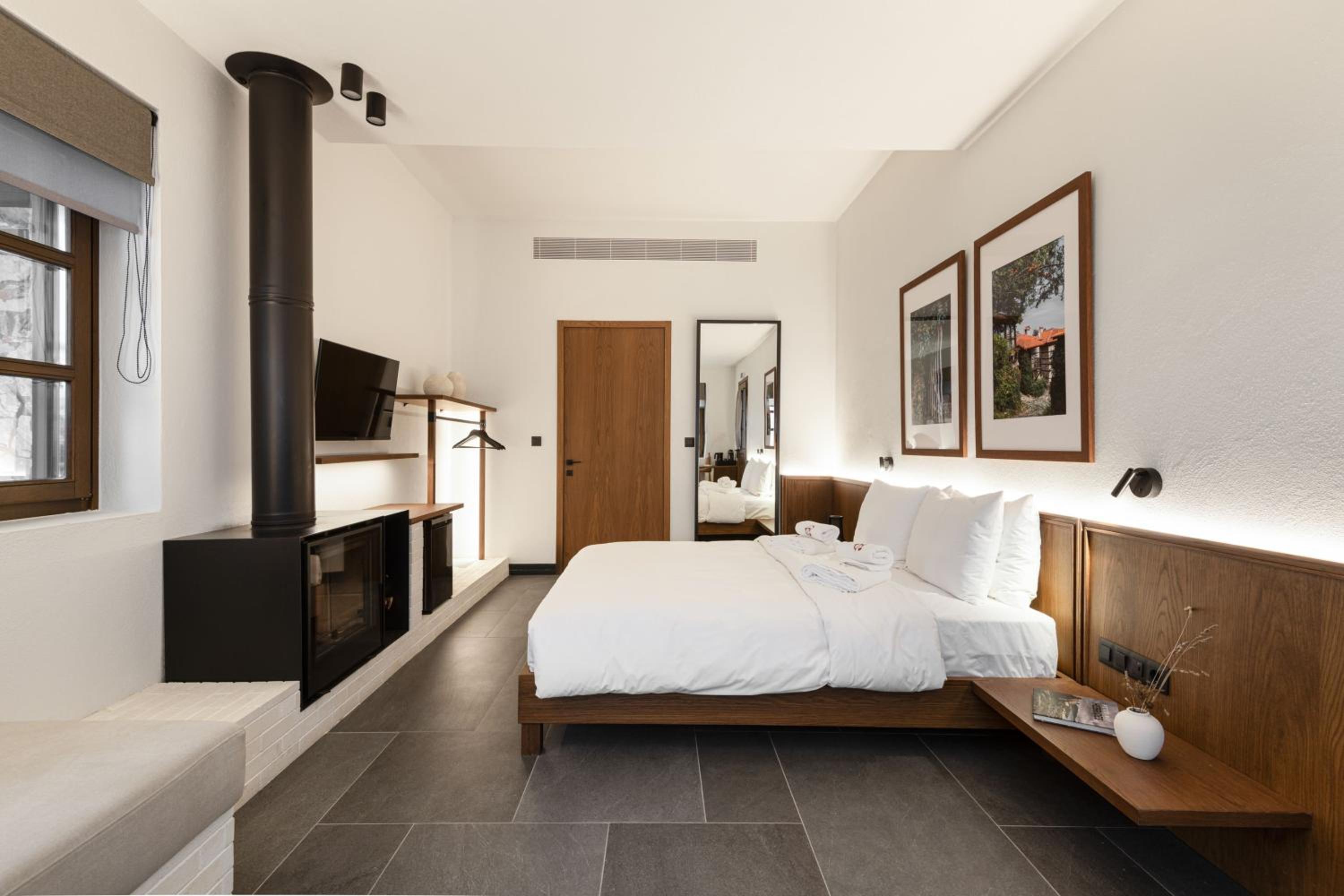 	Junior Suite with Fireplace - Mountain & Sea View - Photo 4