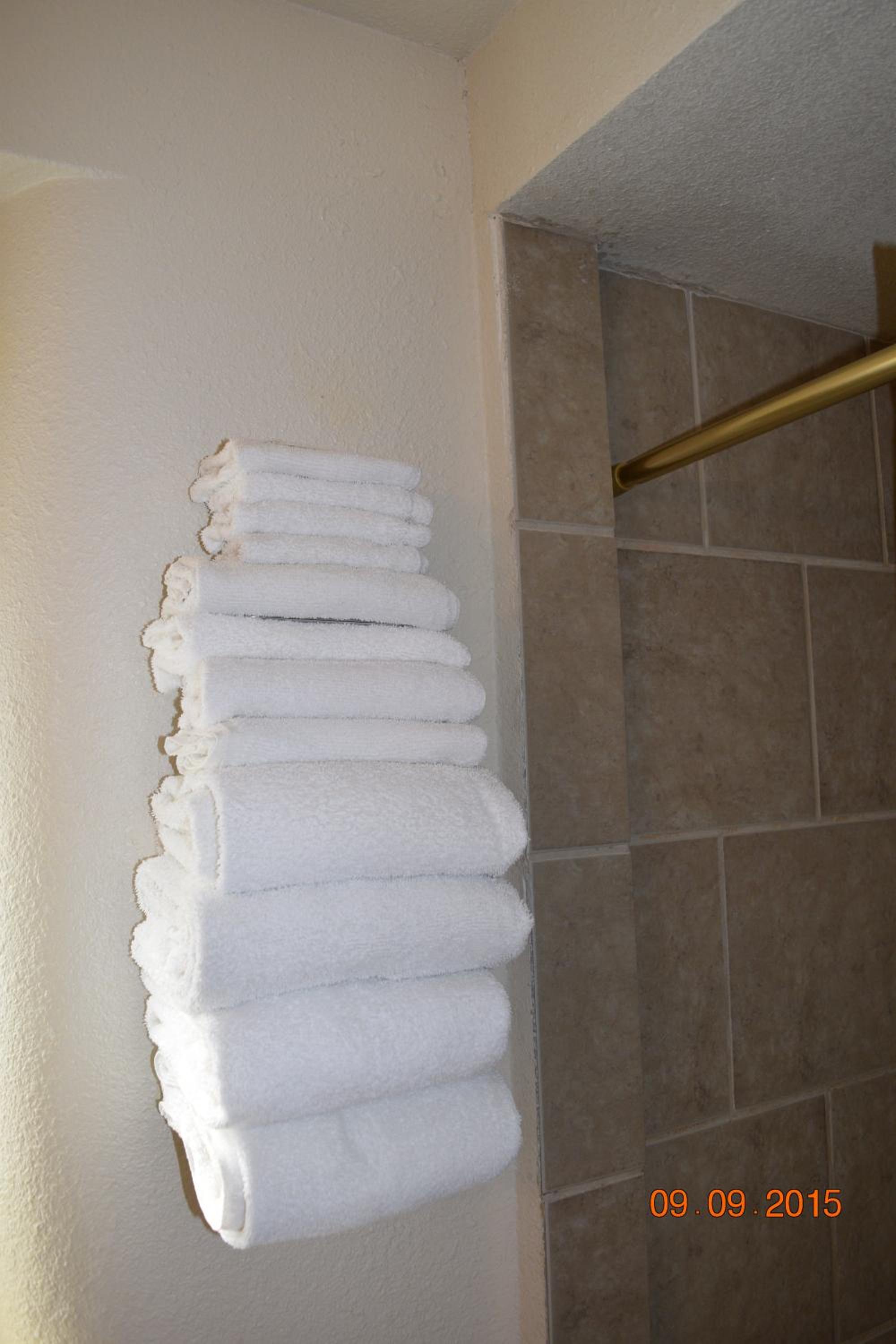 King Room - Non-Smoking - Photo 7