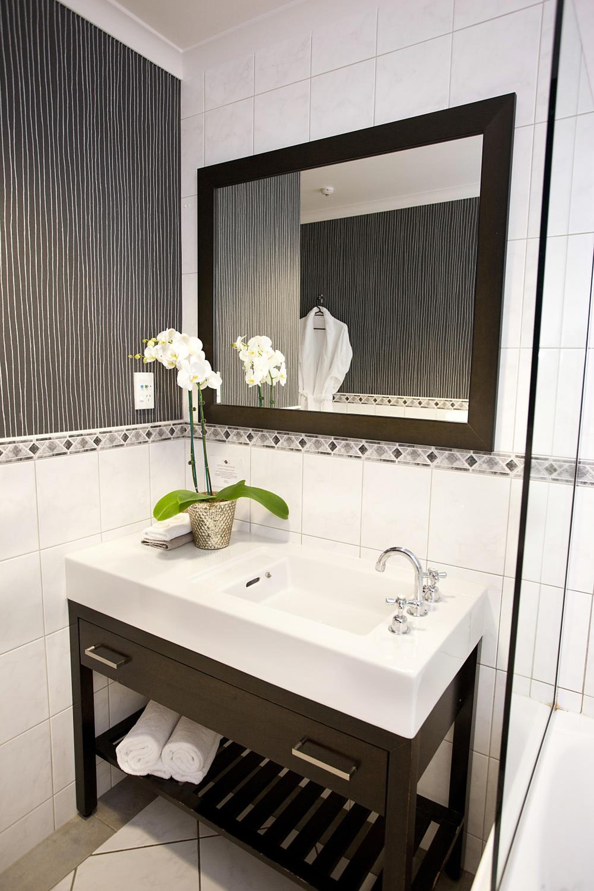 Deluxe Double Room - Photo 11