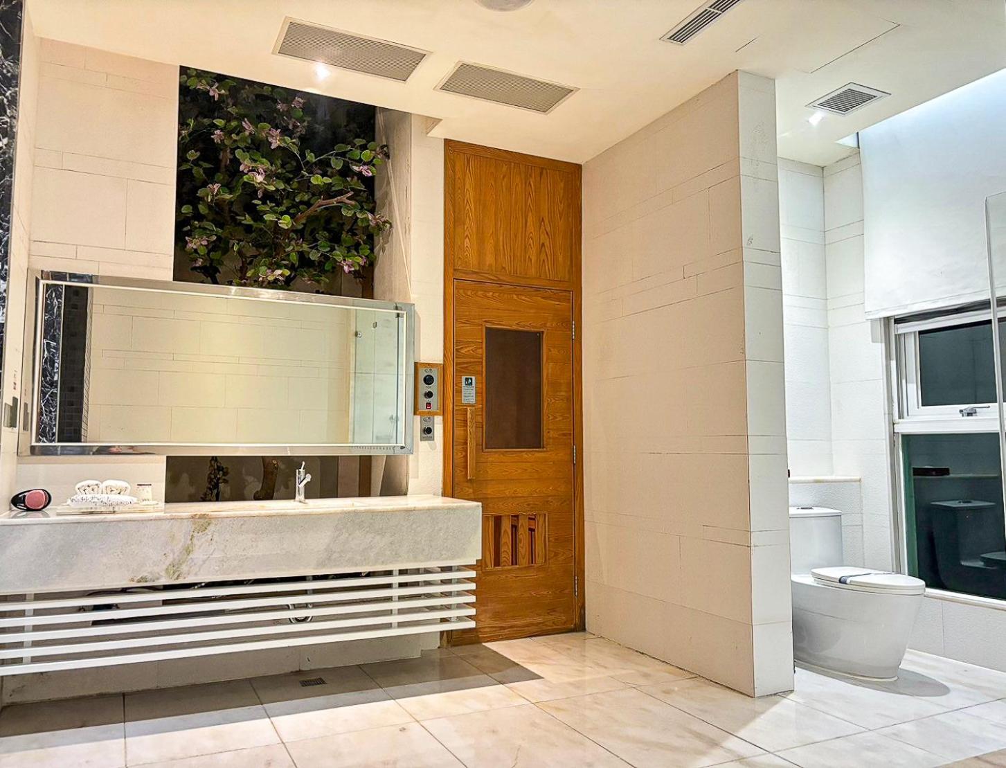 Platinum Suite photo 3