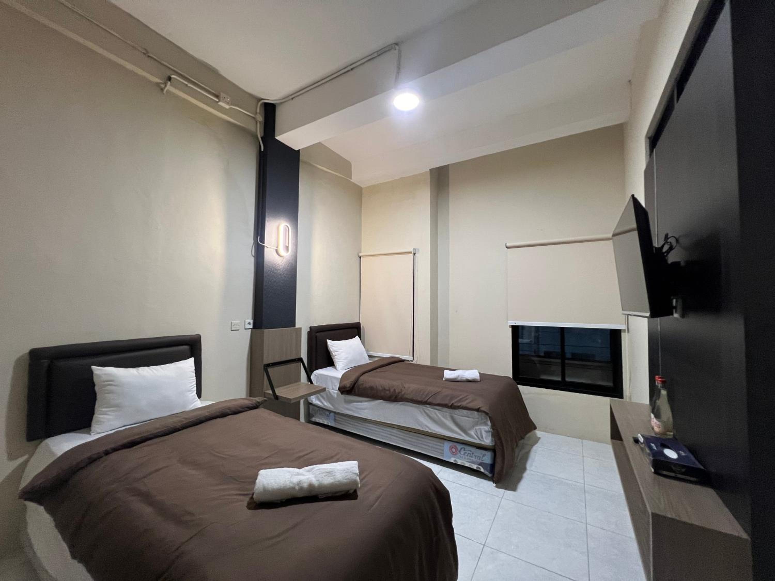 Standard Twin Room - Photo 1
