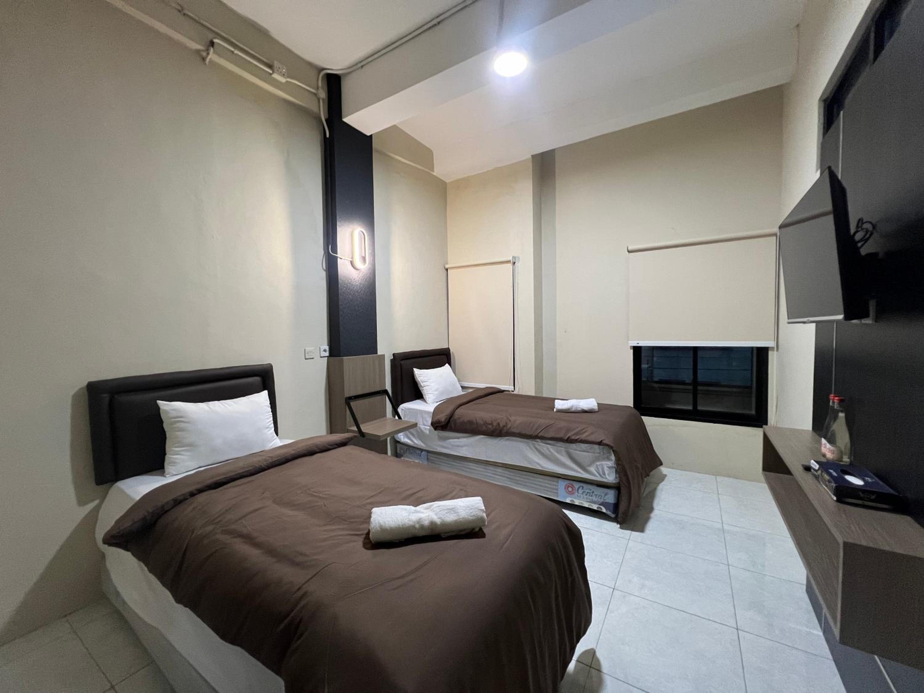 Standard Twin Room - Photo 2