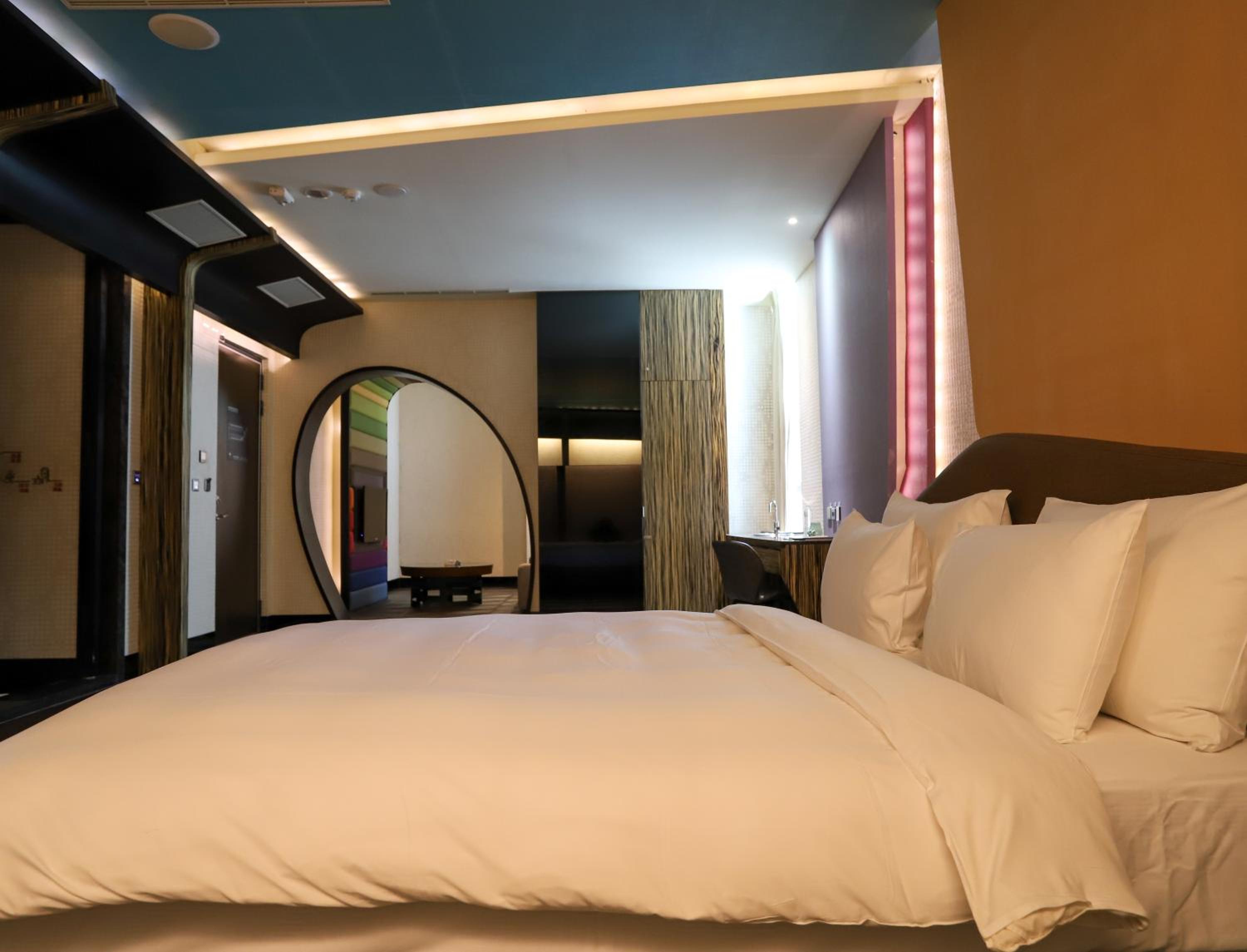 Titanium Suite photo 2