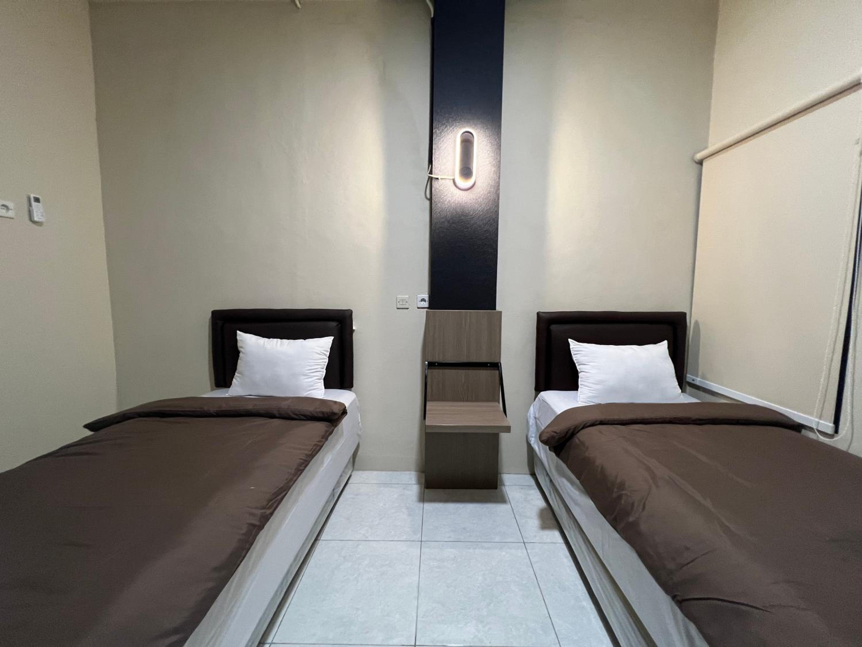 Standard Twin Room - Photo 3