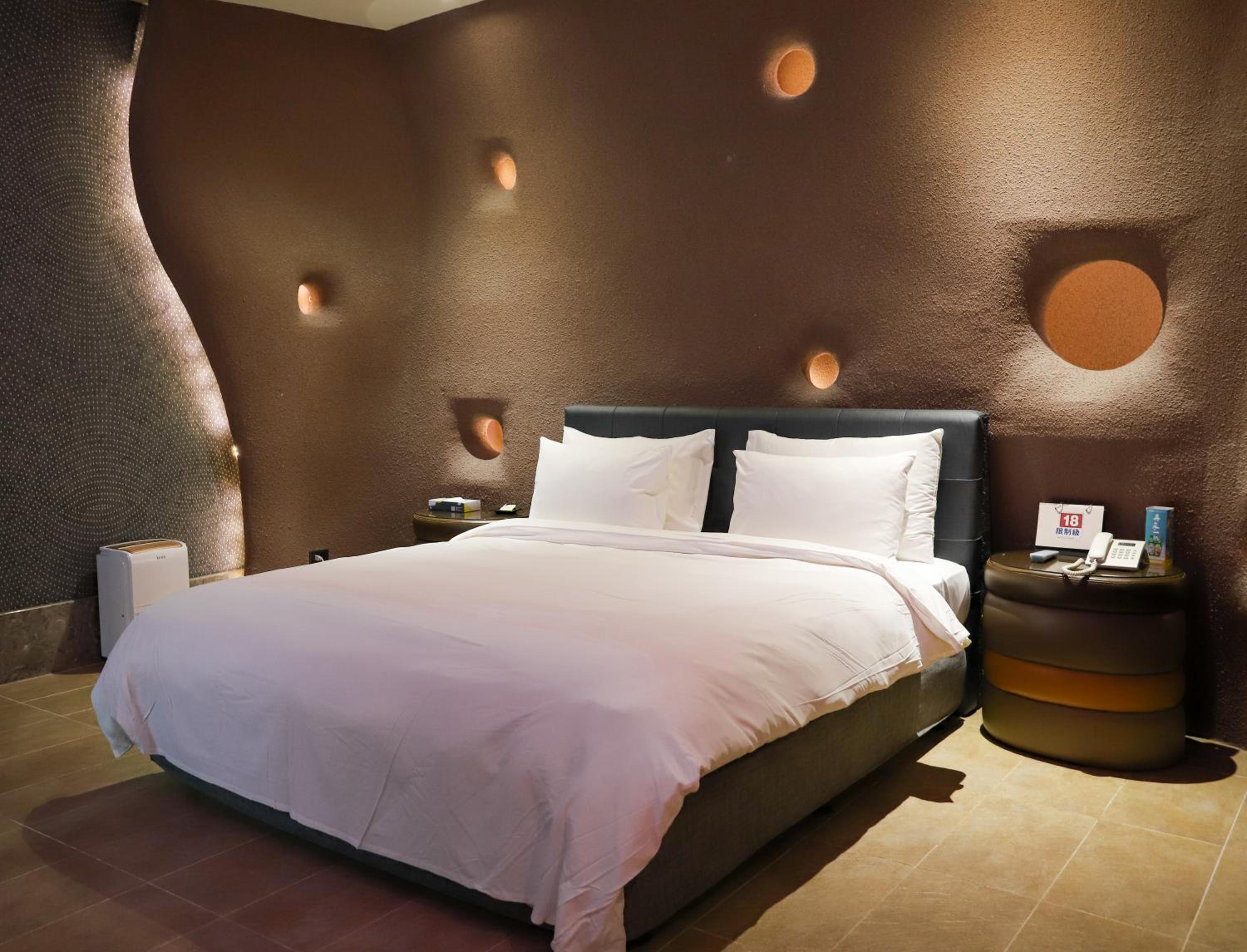 Titanium Suite photo 1