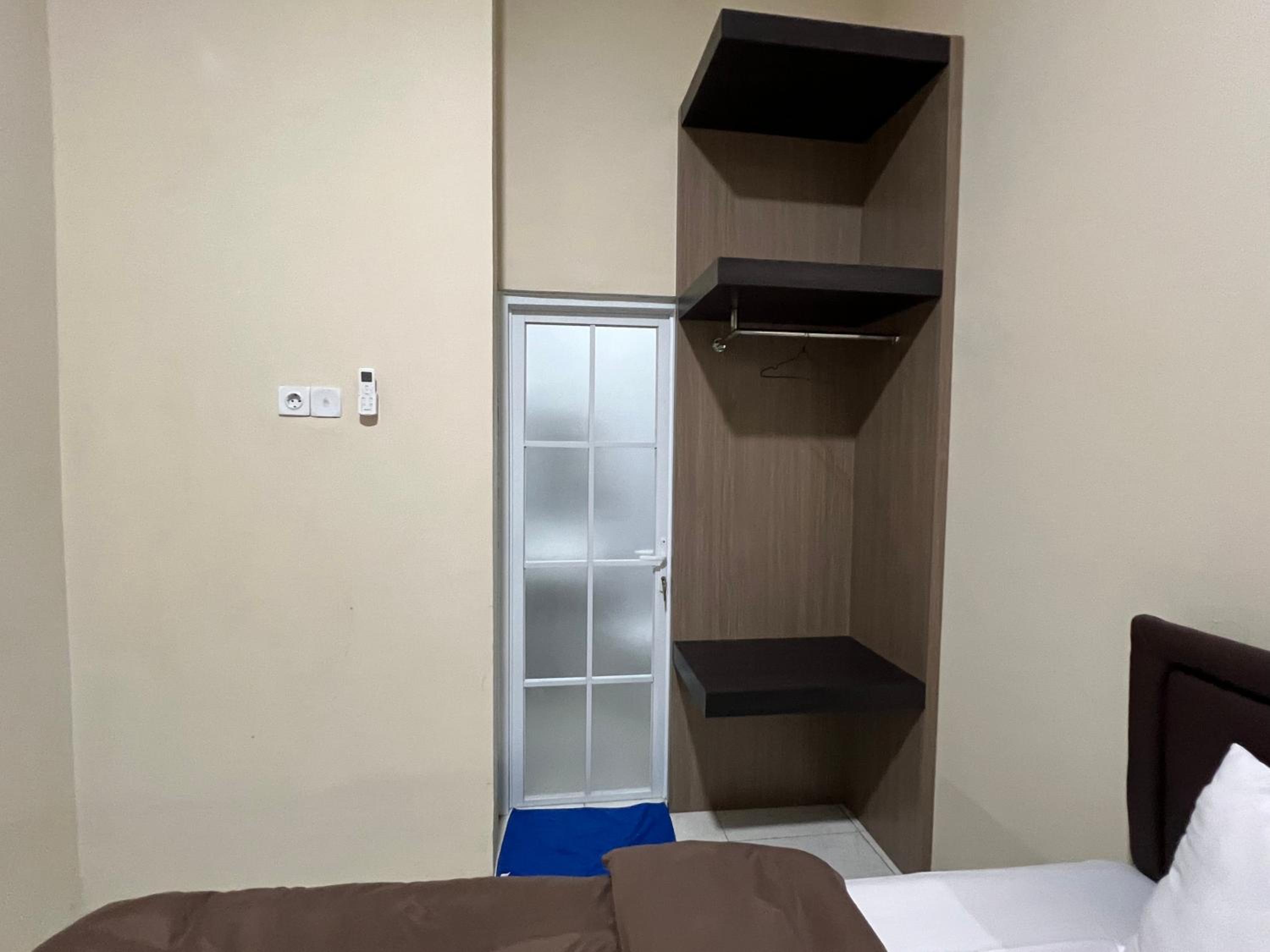 Family Room - Photo 15