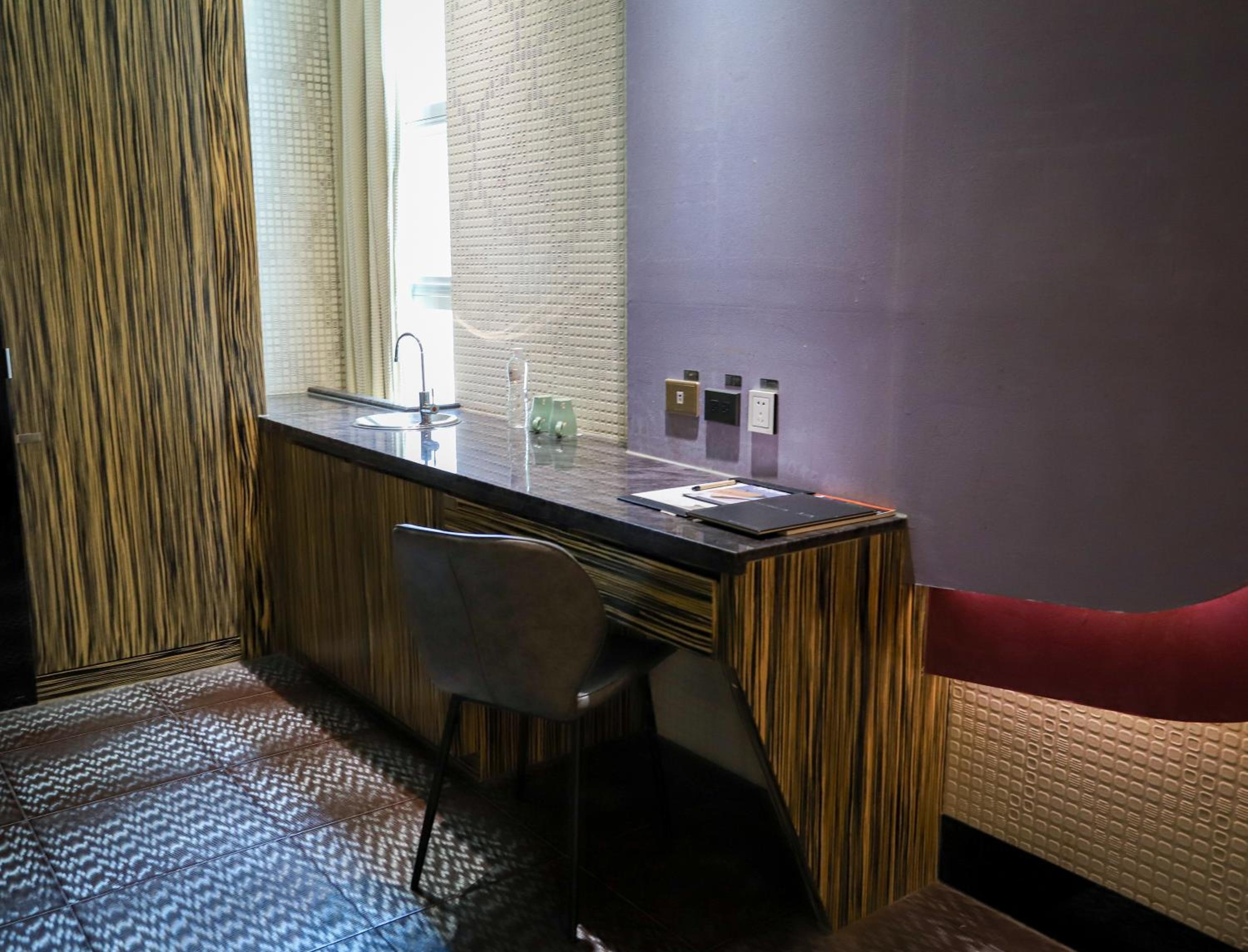 Titanium Suite photo 3