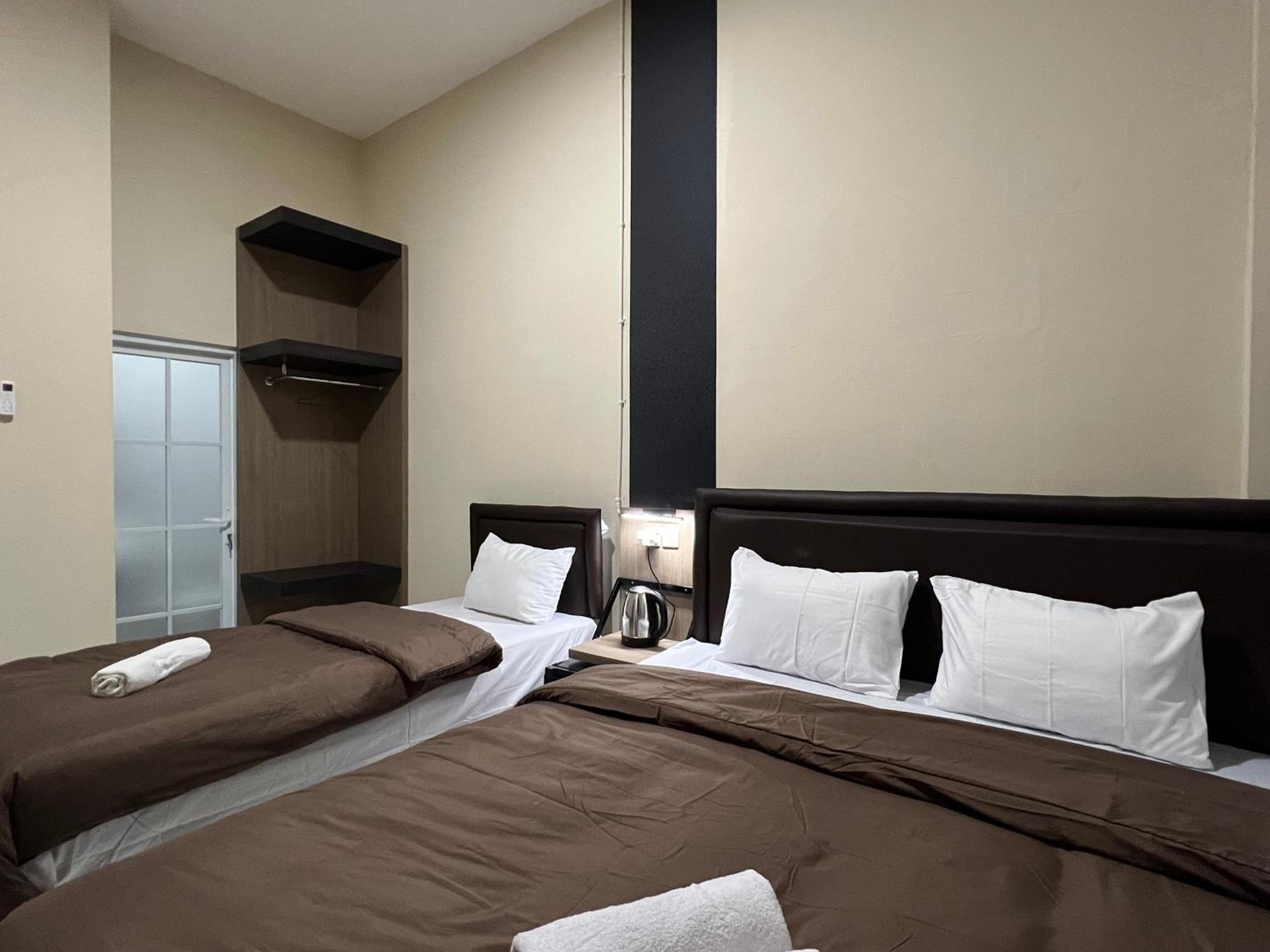 Family Room - Photo 17