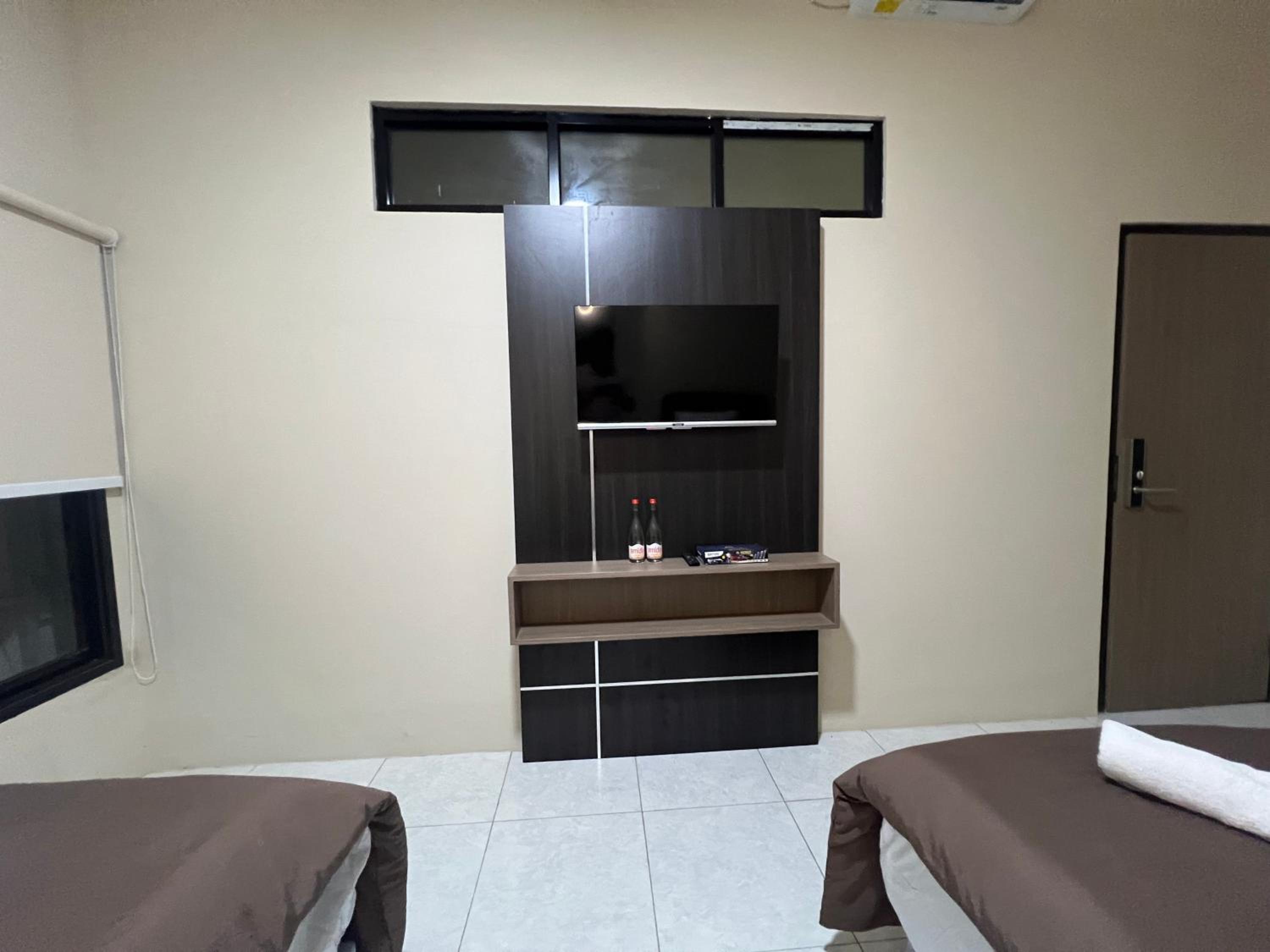 Standard Twin Room - Photo 6