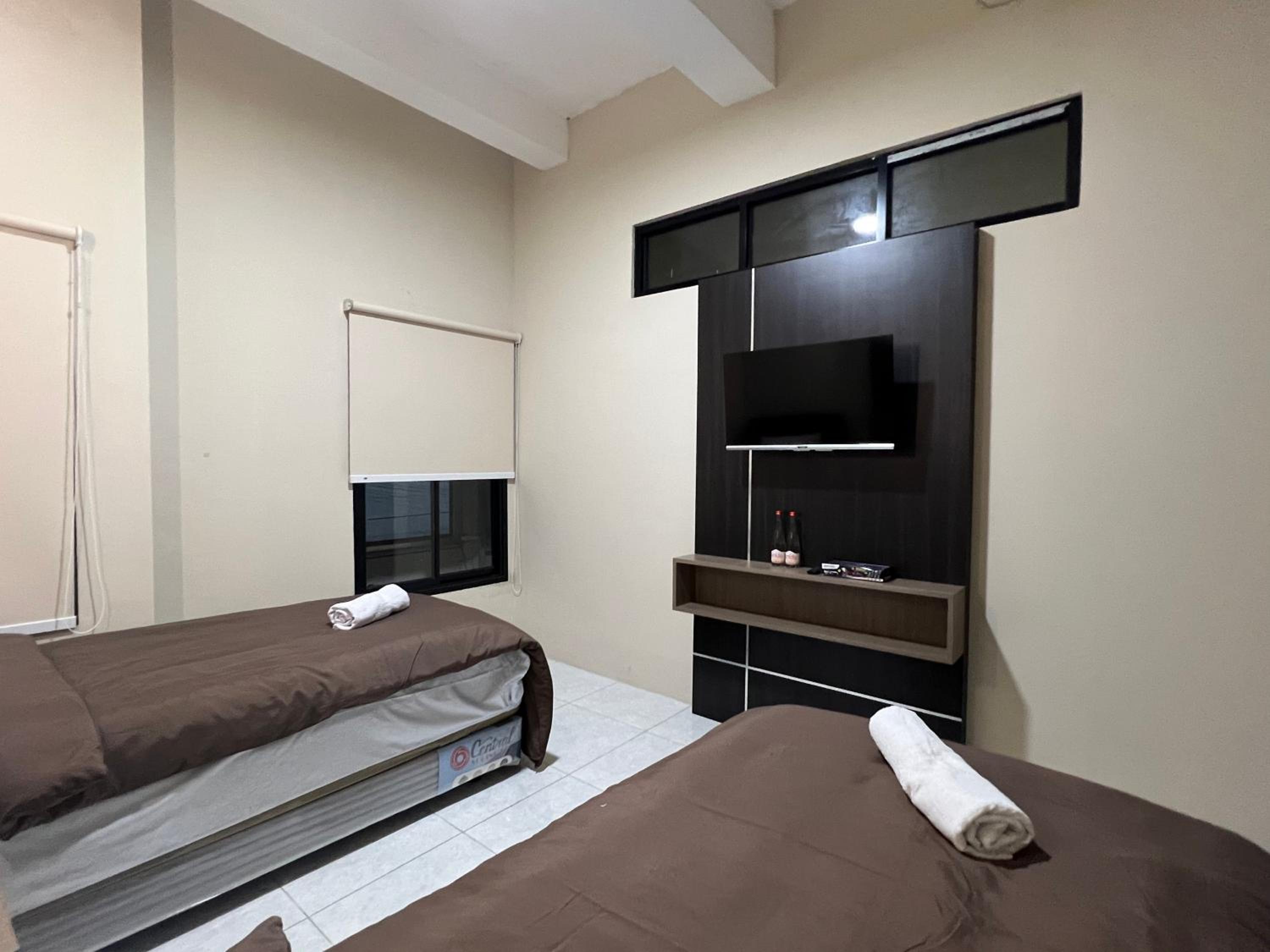 Standard Twin Room - Photo 5