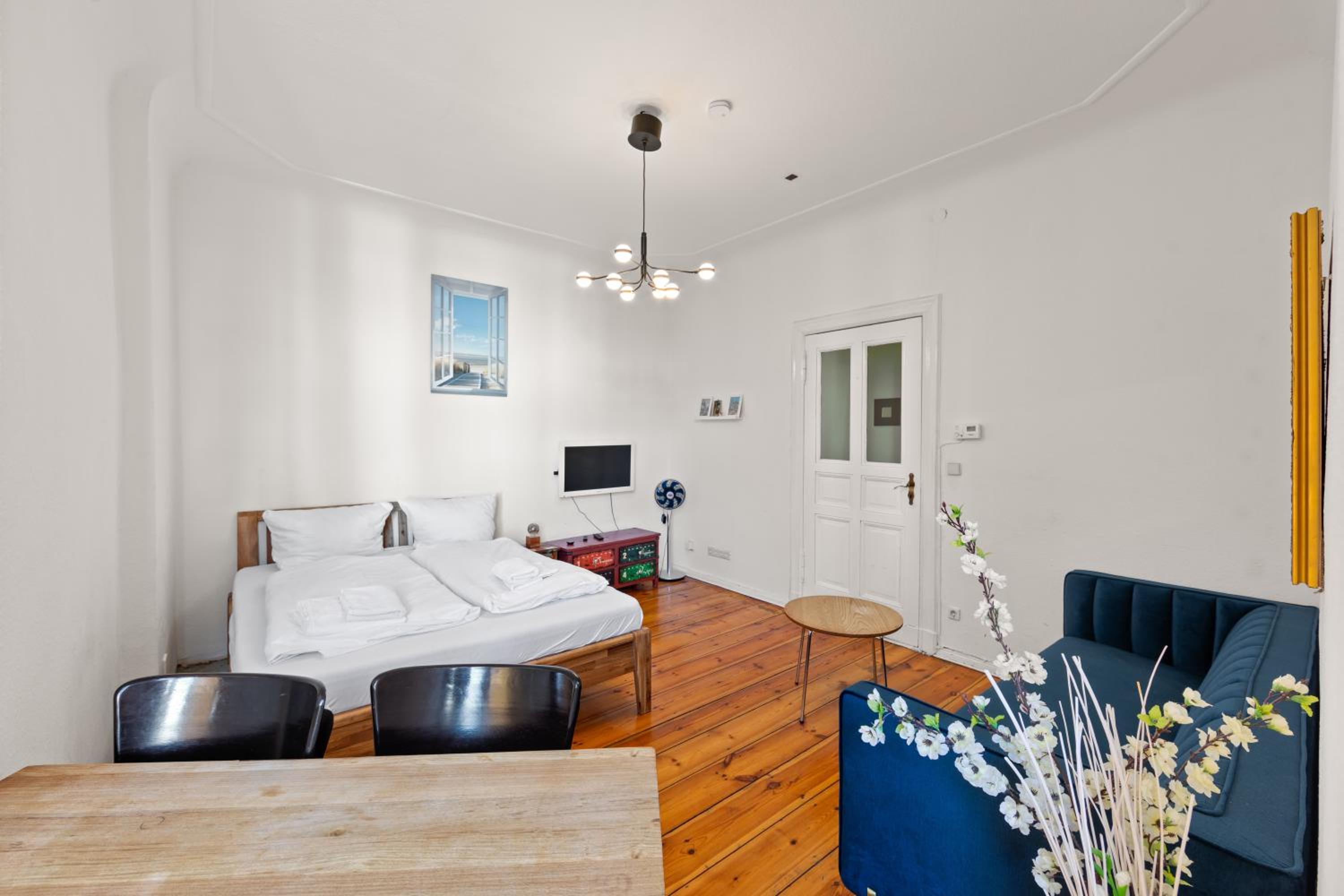 One-Bedroom Apartment with Balcony photo 3
