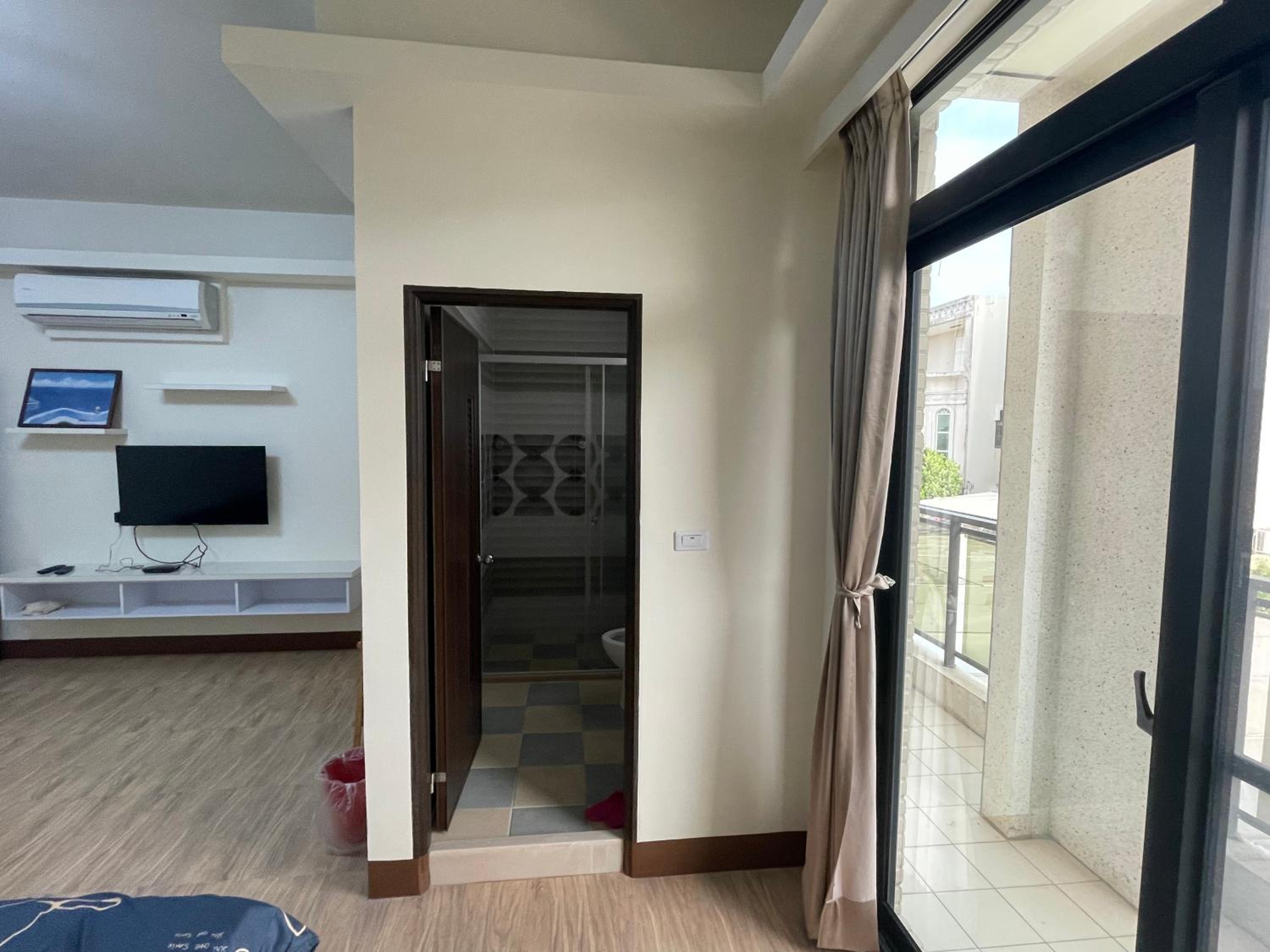 Quadruple Room with Private Bathroom photo 3
