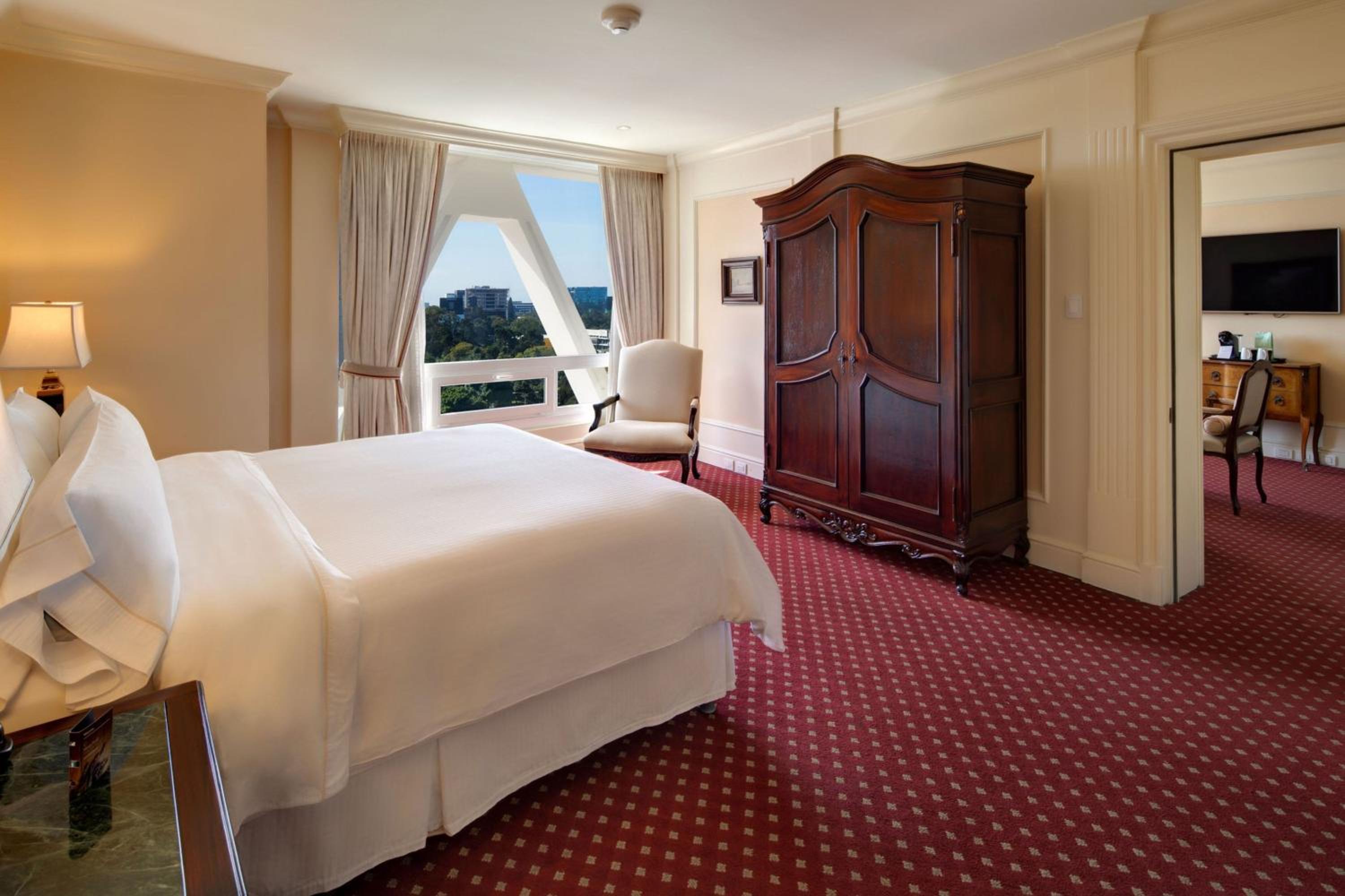 Executive, Executive level, 1 Bedroom Junior Suite, 1 King - Photo 3